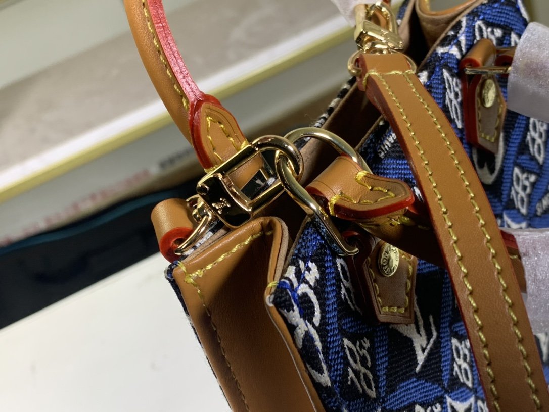 EN - New Arrival Bags LUV 095