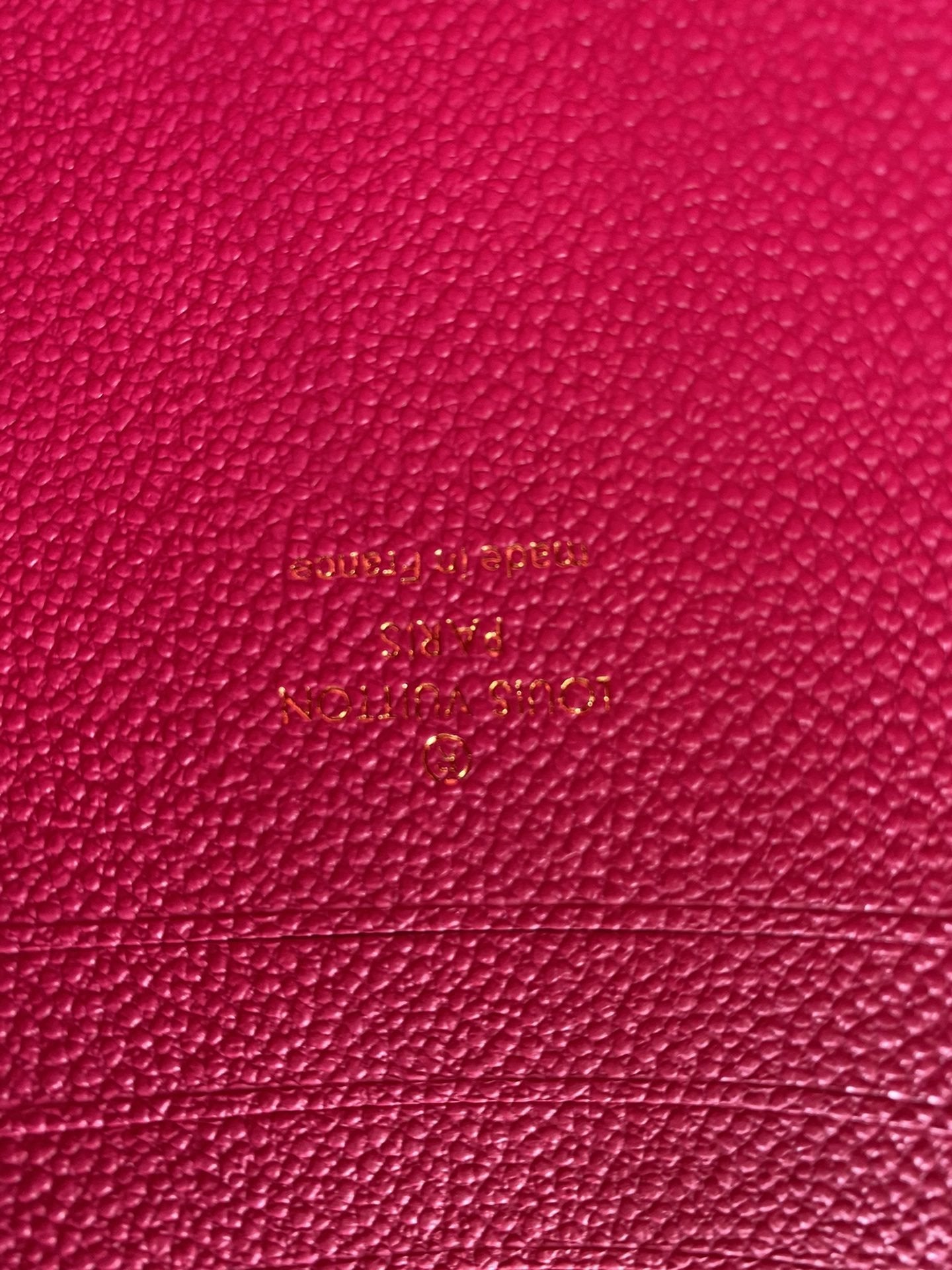EN - New Arrival Wallet LUV 061