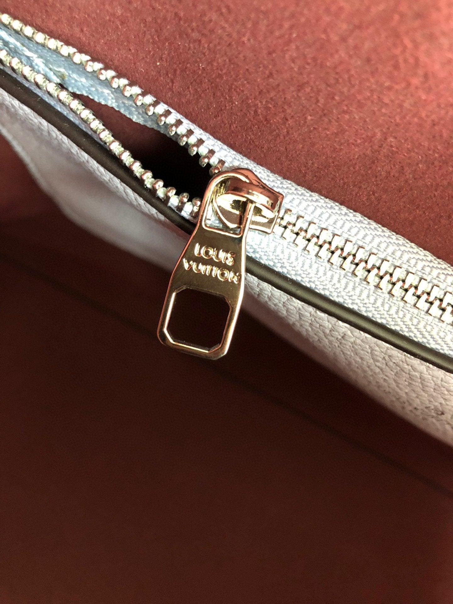 EN - New Arrival Bags LUV 050