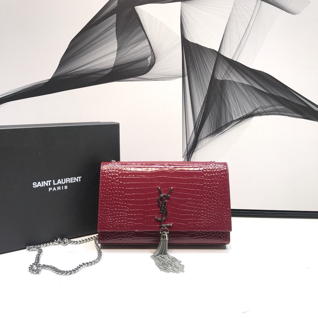 GLAMI Kate MeGLAMIum Chain Bag With Tassel In Shiny-Embossed Burgundy For Women 9.4in/24cmÃ‚Â 