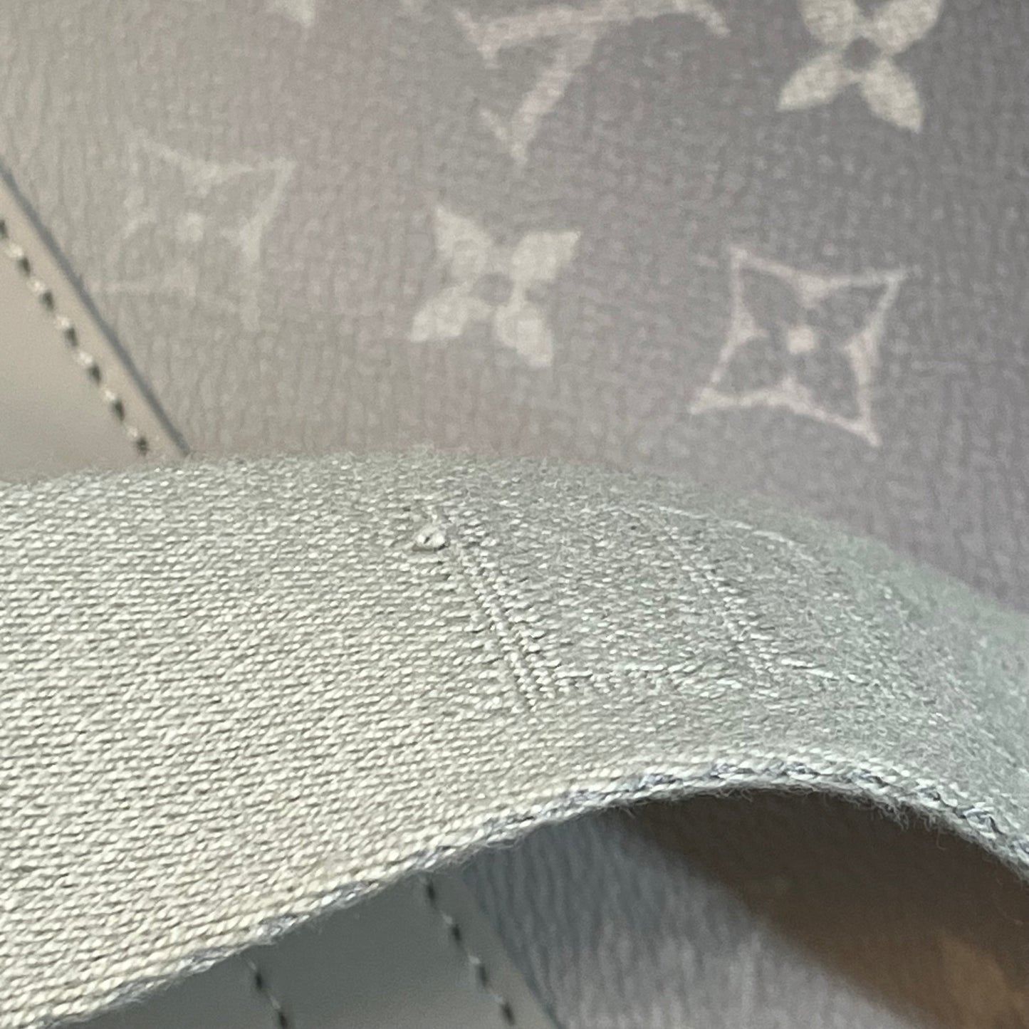 LOUIS VUITTON Avenue Slingbag Monogram Canvas Crossbody