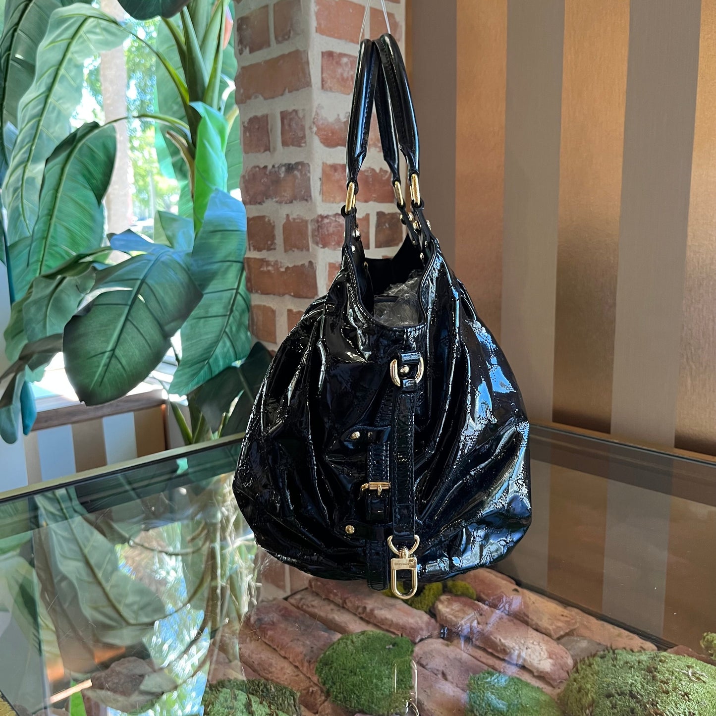 LOUIS VUITTON Surya XL Mahina Vernis Hobo