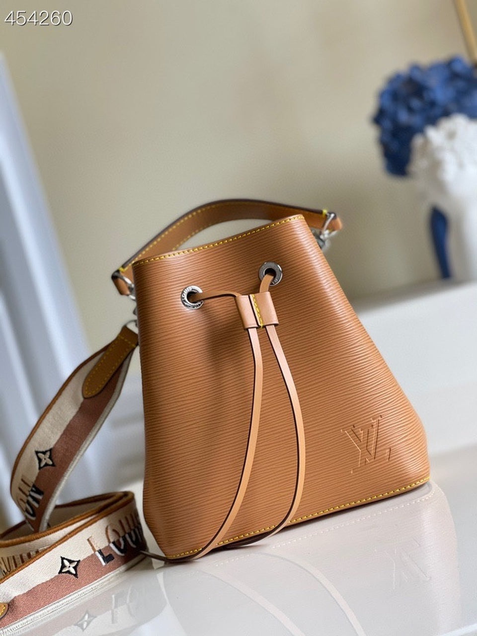 LV NeoNoe GLAMI Bucket Bag Honey Gold For Women,  Shoulder And Crossbody Bags 7.9in/20cm LV M57706
