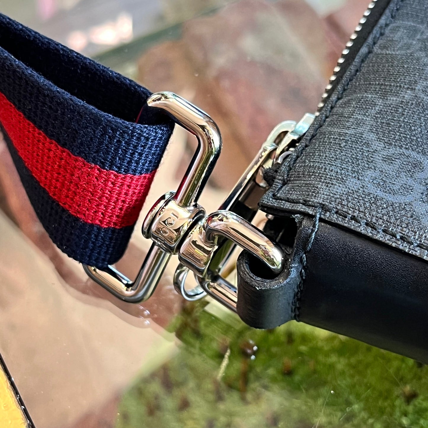 GUCCI GG Supreme Web Small Black Messenger