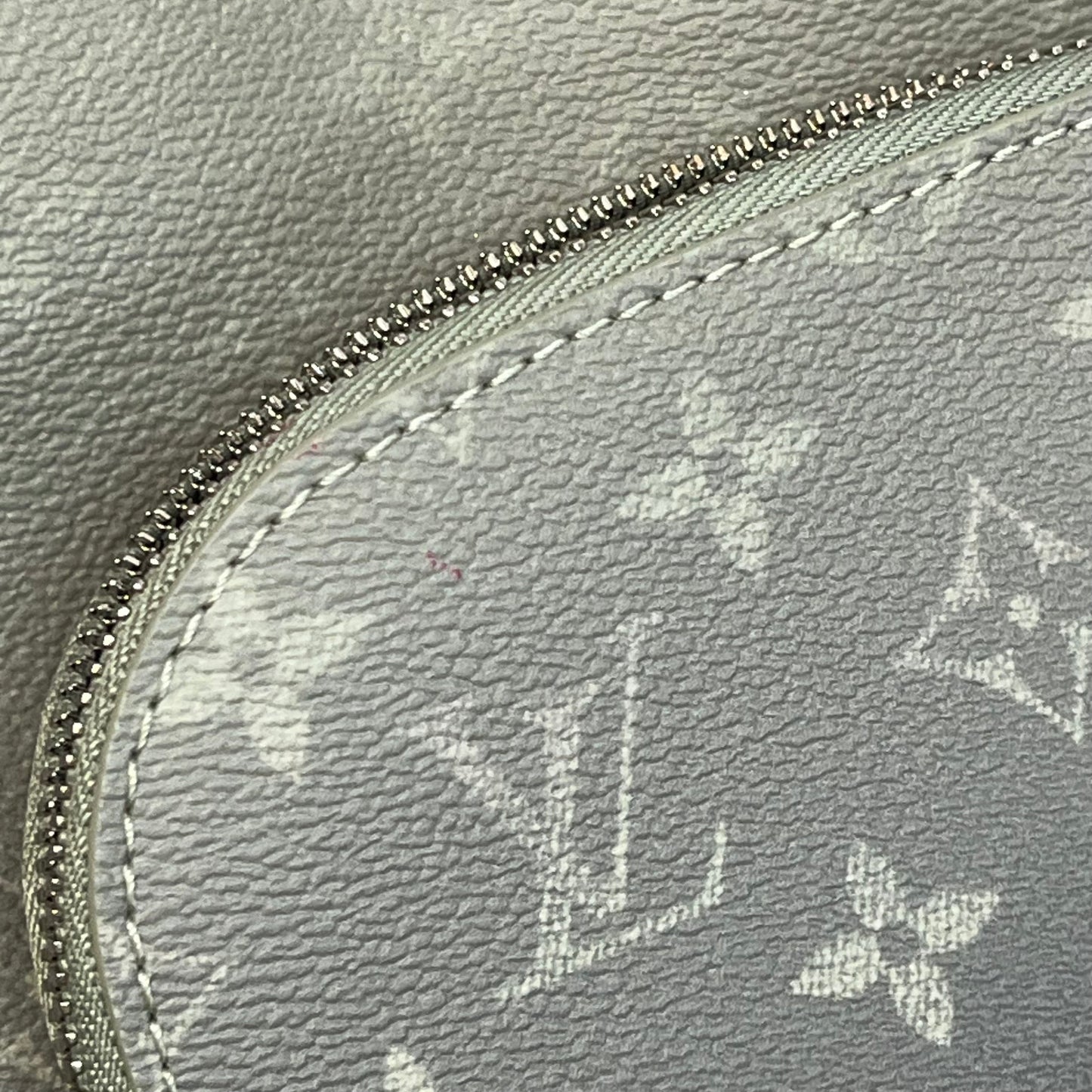 LOUIS VUITTON Avenue Slingbag Monogram Canvas Crossbody