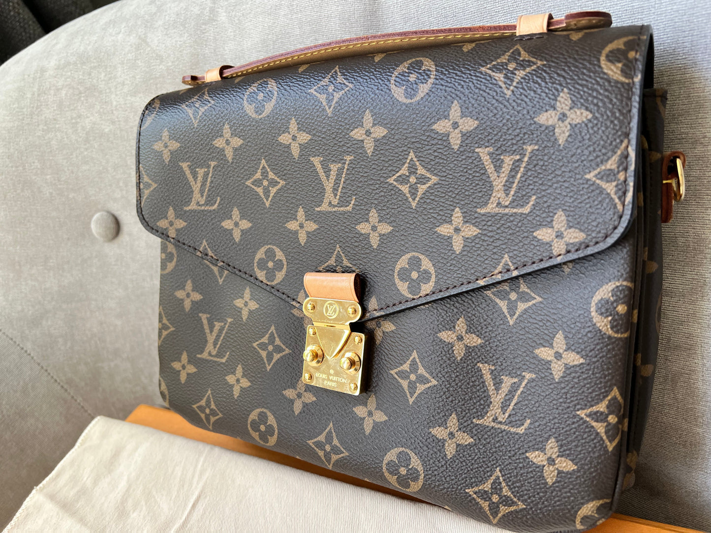 Louis Vuitton Pochette Metis Monogram (RRP £1,970)