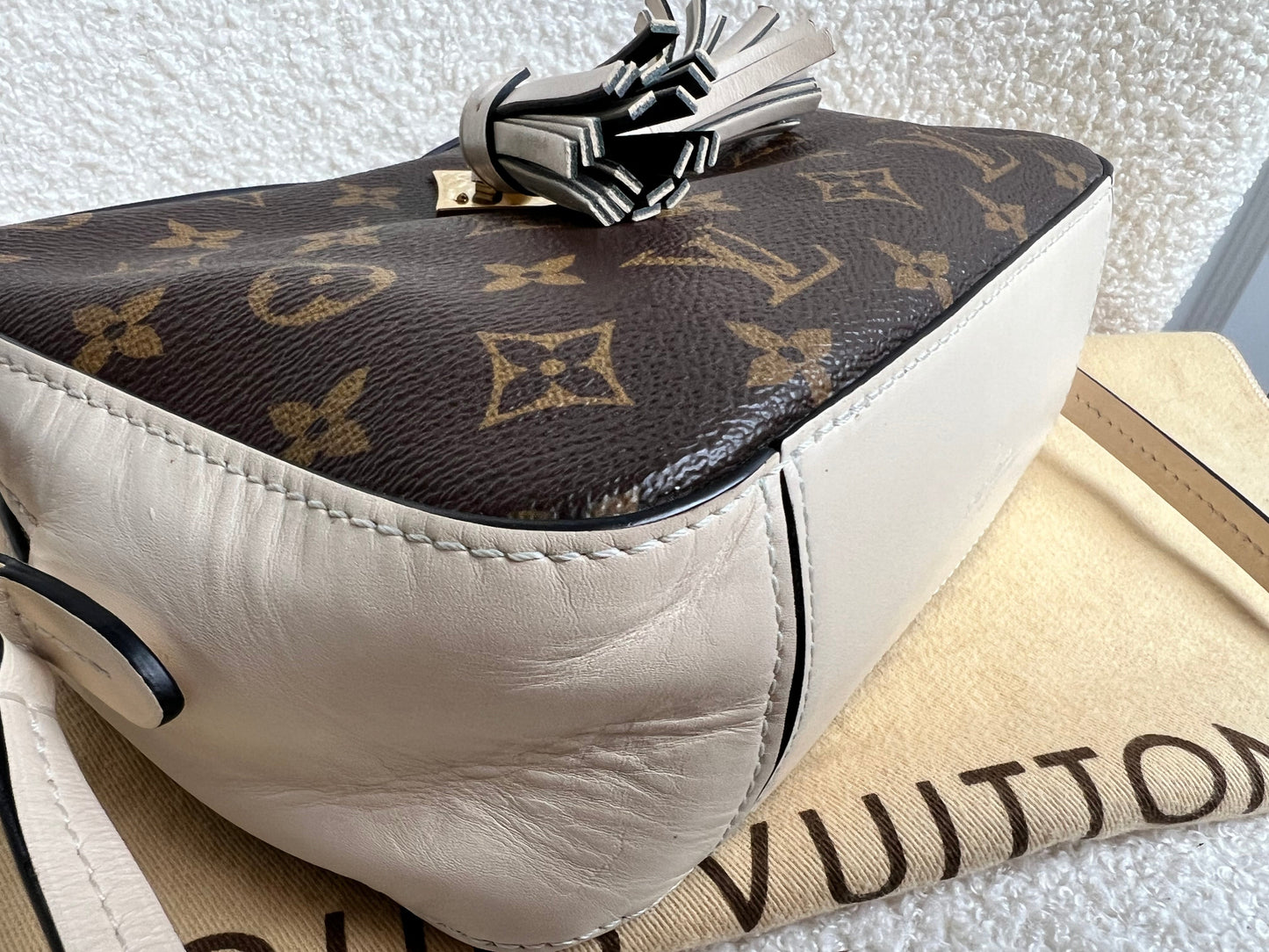 Louis Vuitton Saintonge Monogram Cream