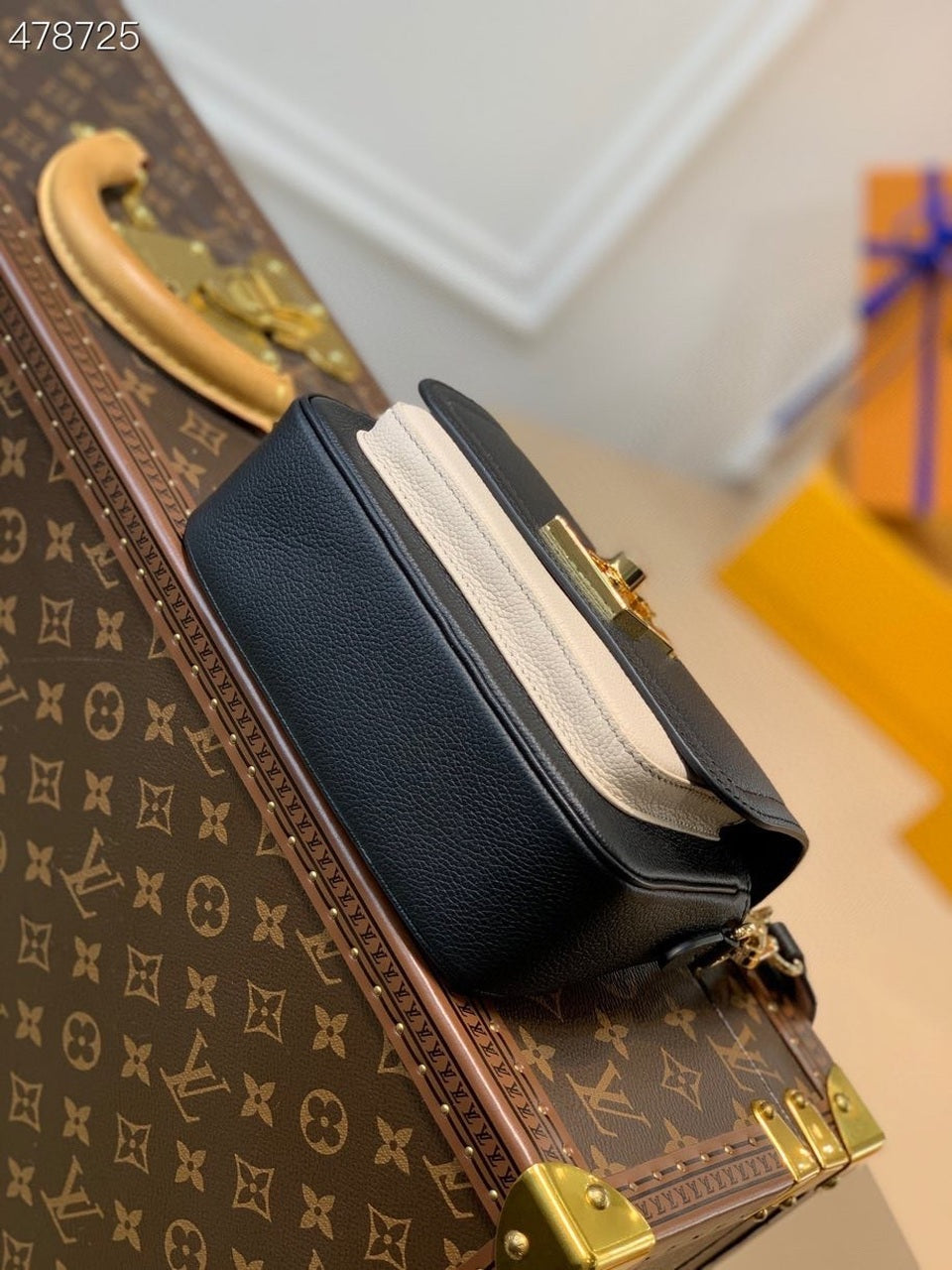 LV Lockme Tender Bag Black For Women, WomenÃ¢â‚¬â„¢s Handbags, Shoulder And Crossbody Bags 7.5in/19cm LV M58557