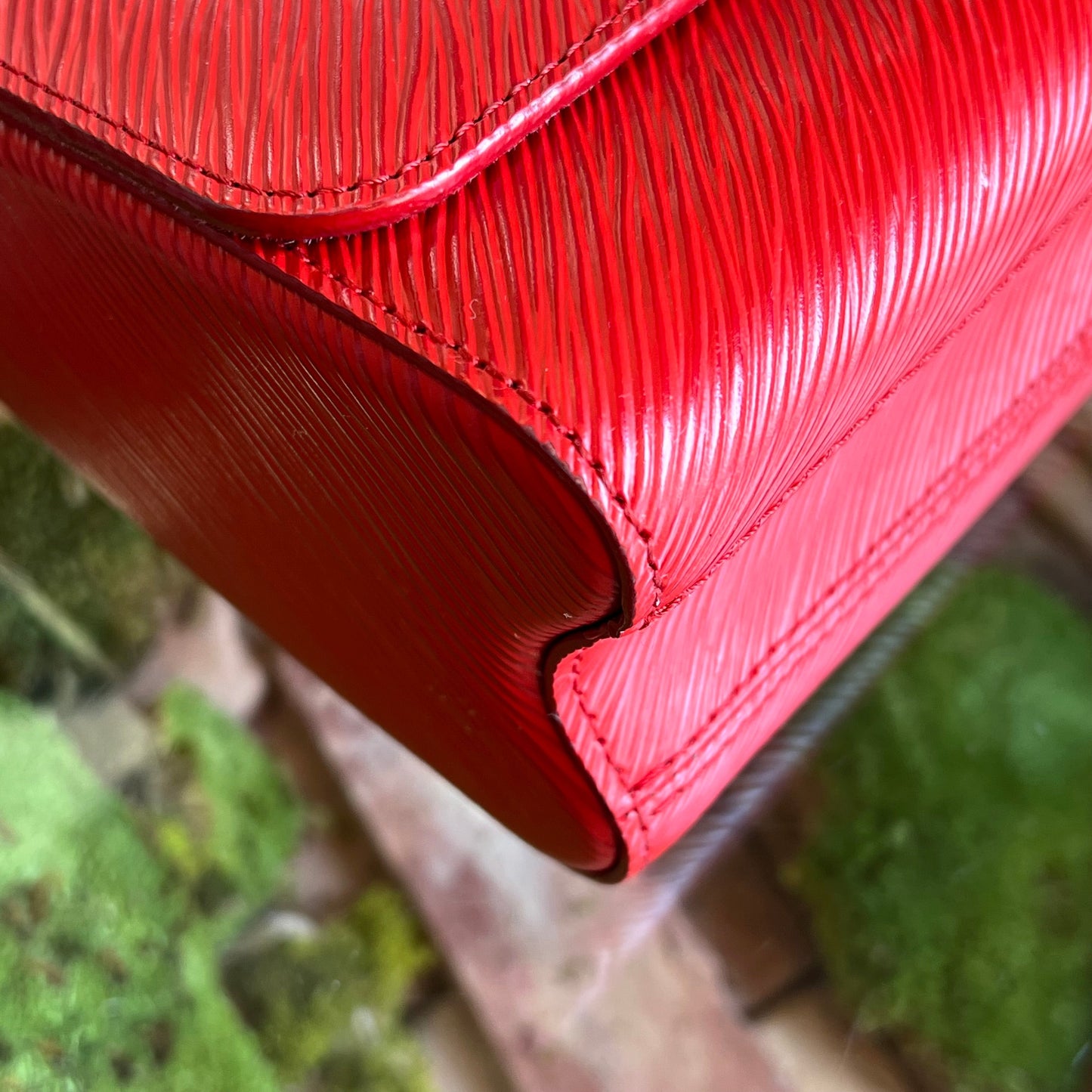 LOUIS VUITTON Twist MM Red Epi Leather Bag Coquelicot