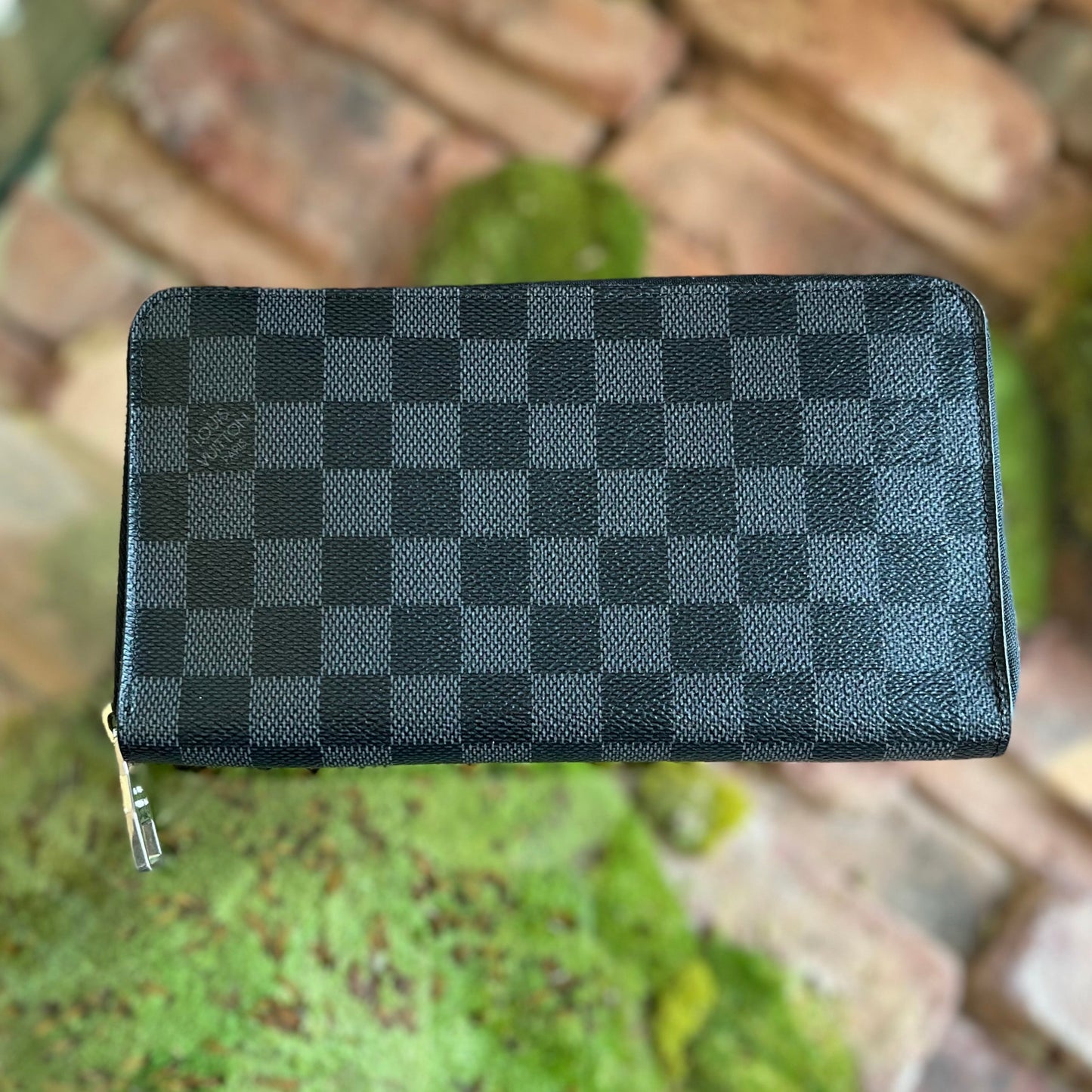 LOUIS VUITTON Damier Graphite Zippy Organizer Wallet