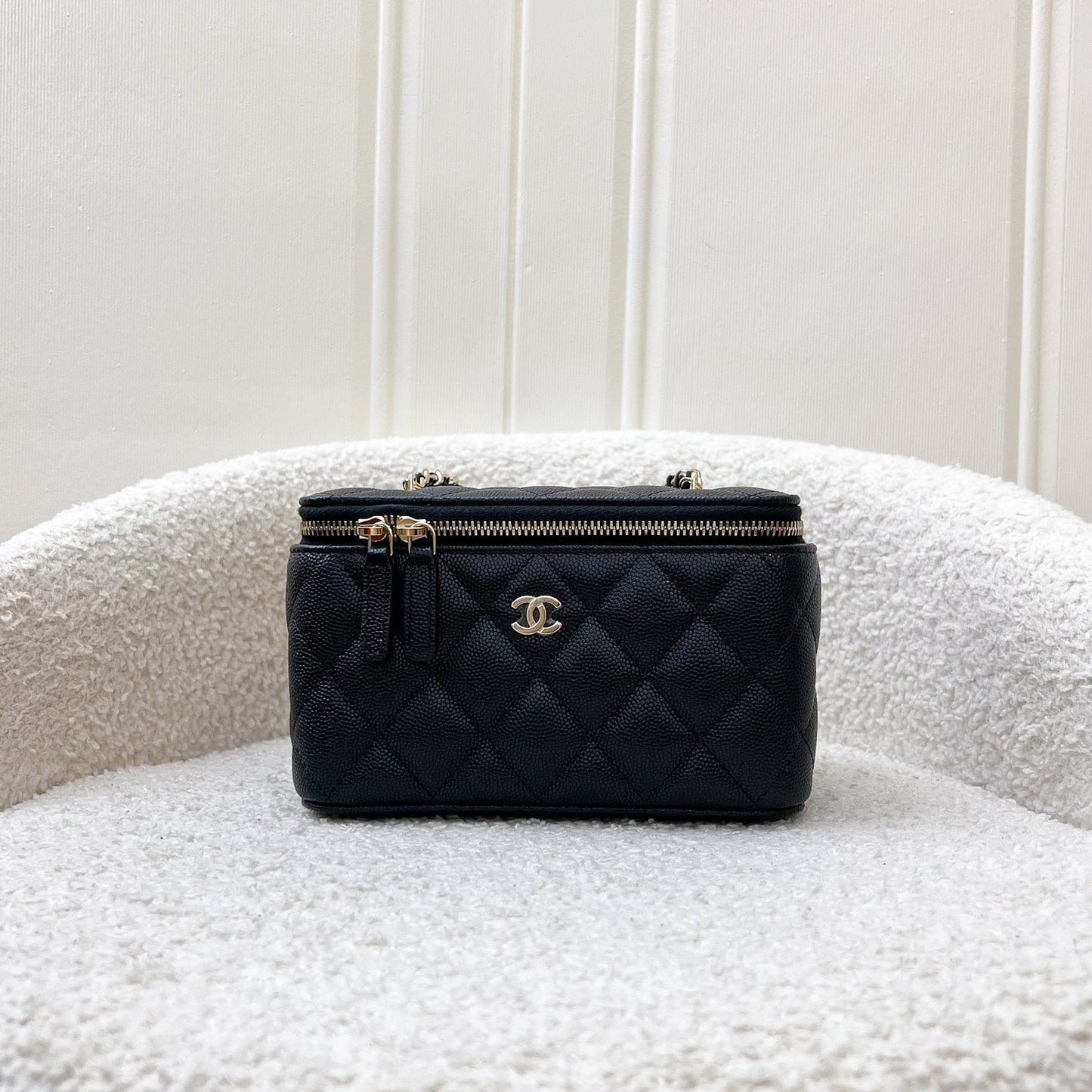 GLM-Classic Small Vanity in Black Caviar and LGHW (AP1341)