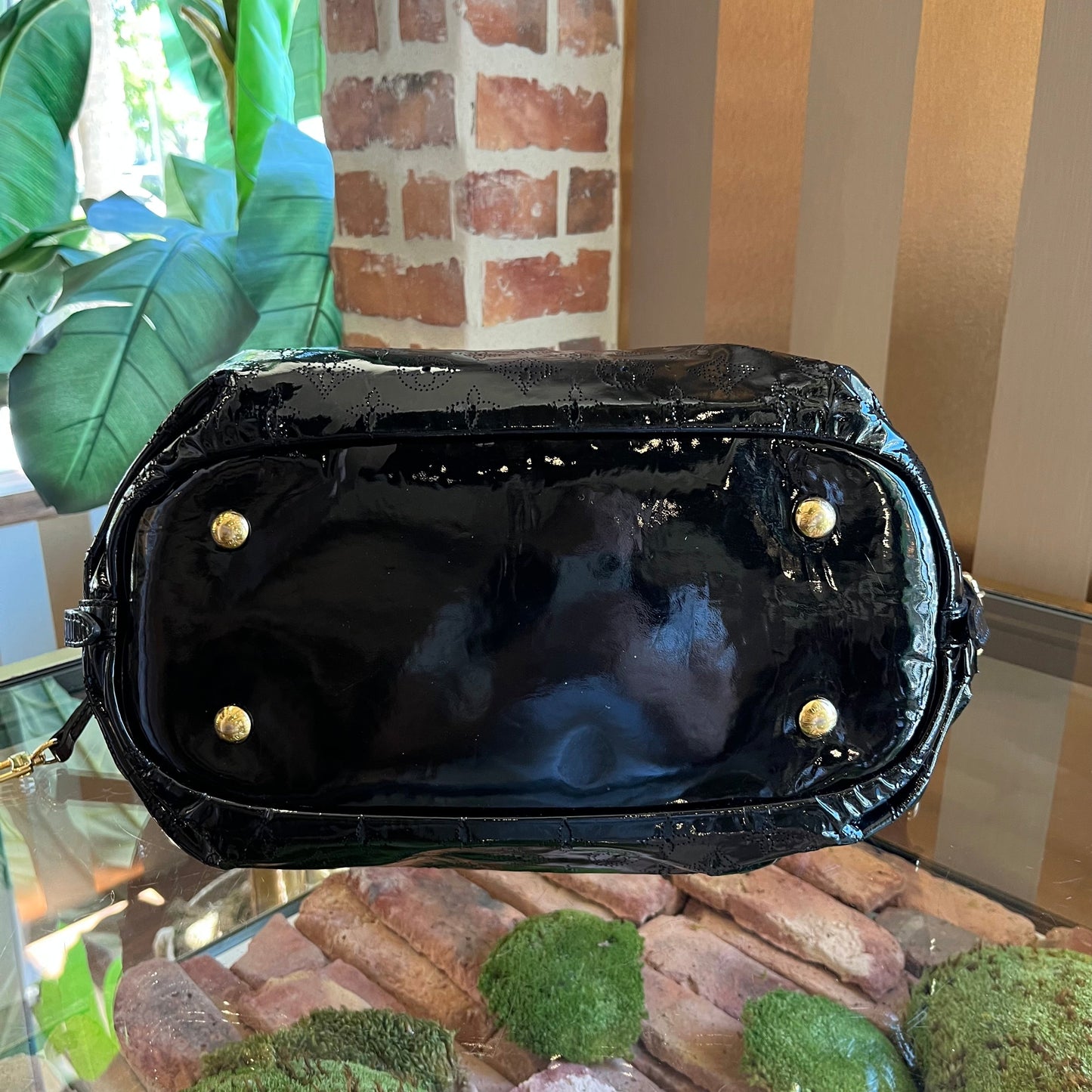 LOUIS VUITTON Surya XL Mahina Vernis Hobo