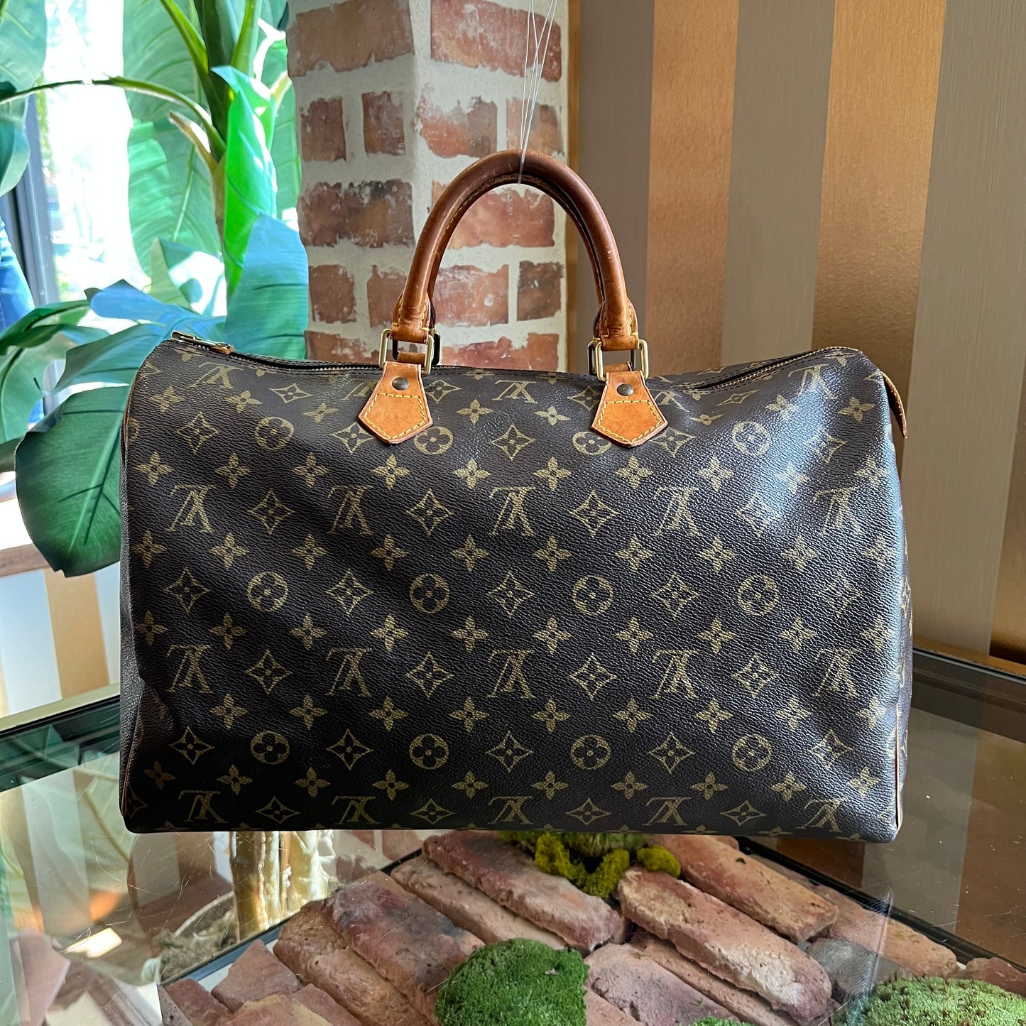 LOUIS VUITTON Vintage Monogram Canvas Speedy 40