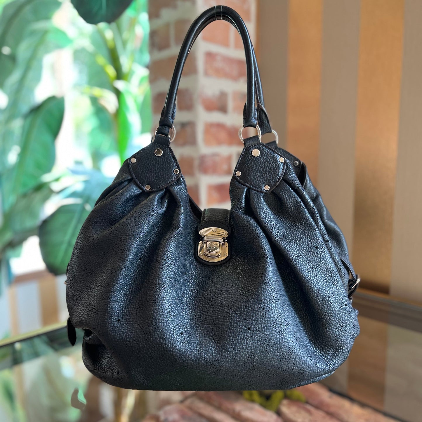 LOUIS VUITTON Mahina Leather Hobo Bag ADI1190