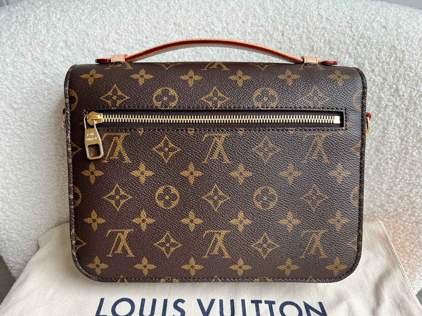 Louis Vuitton Pochette Metis Monogram (RRP £1,970)