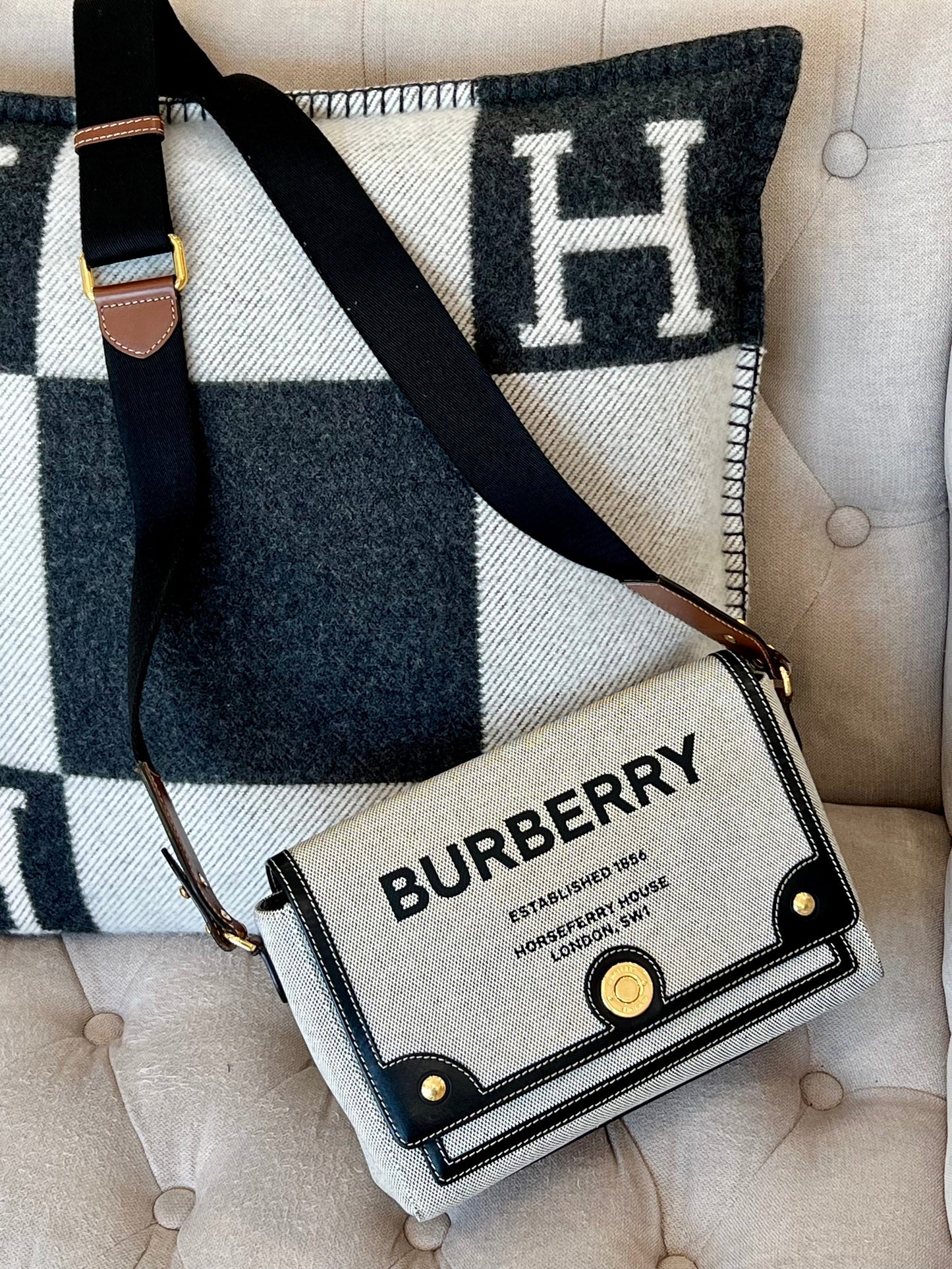 BURBERRY HORSEFERRY NOTE SHOULDER BAG