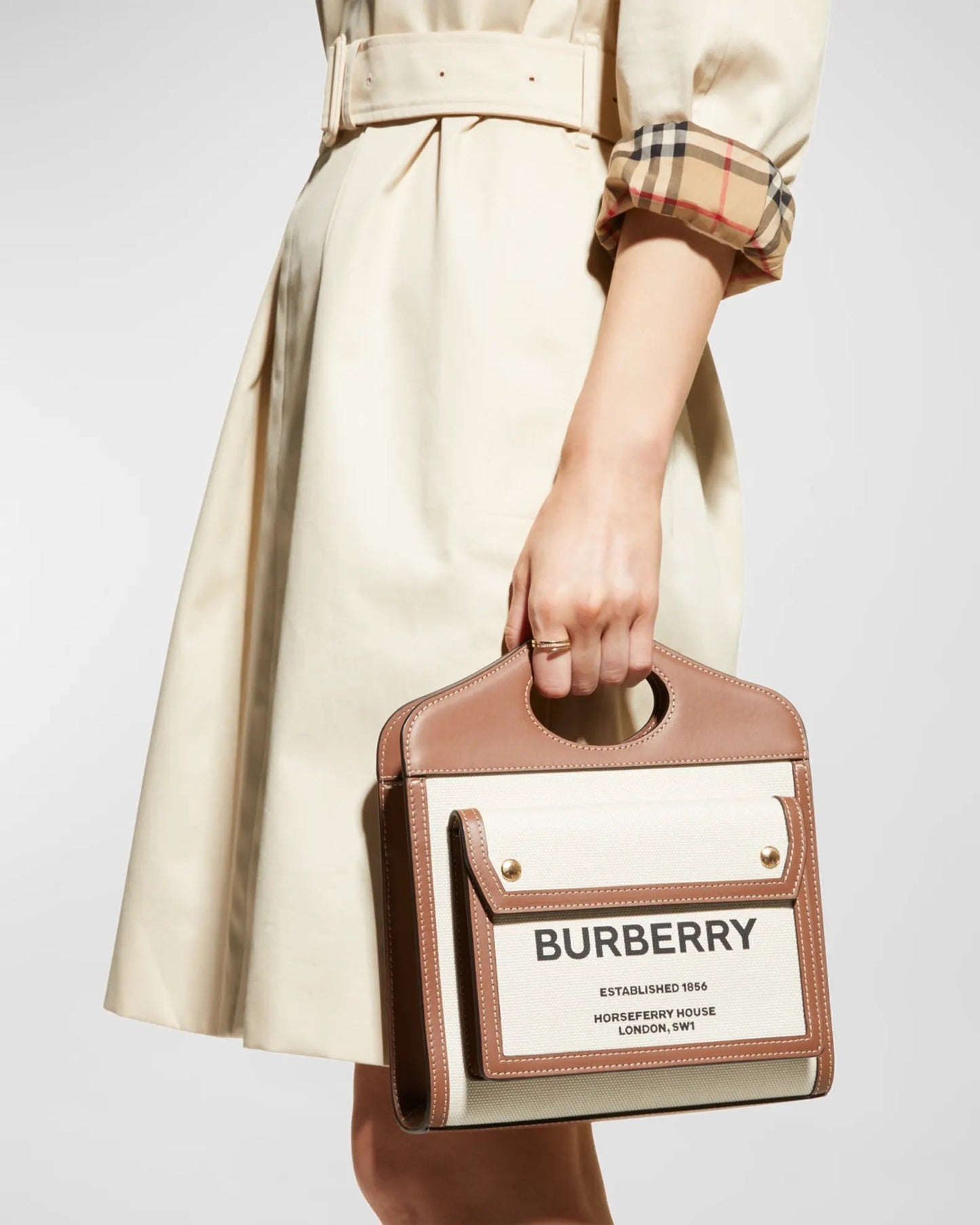 BURBERRY POCKET LOGO PRINT MEDIUM TOTE BAG