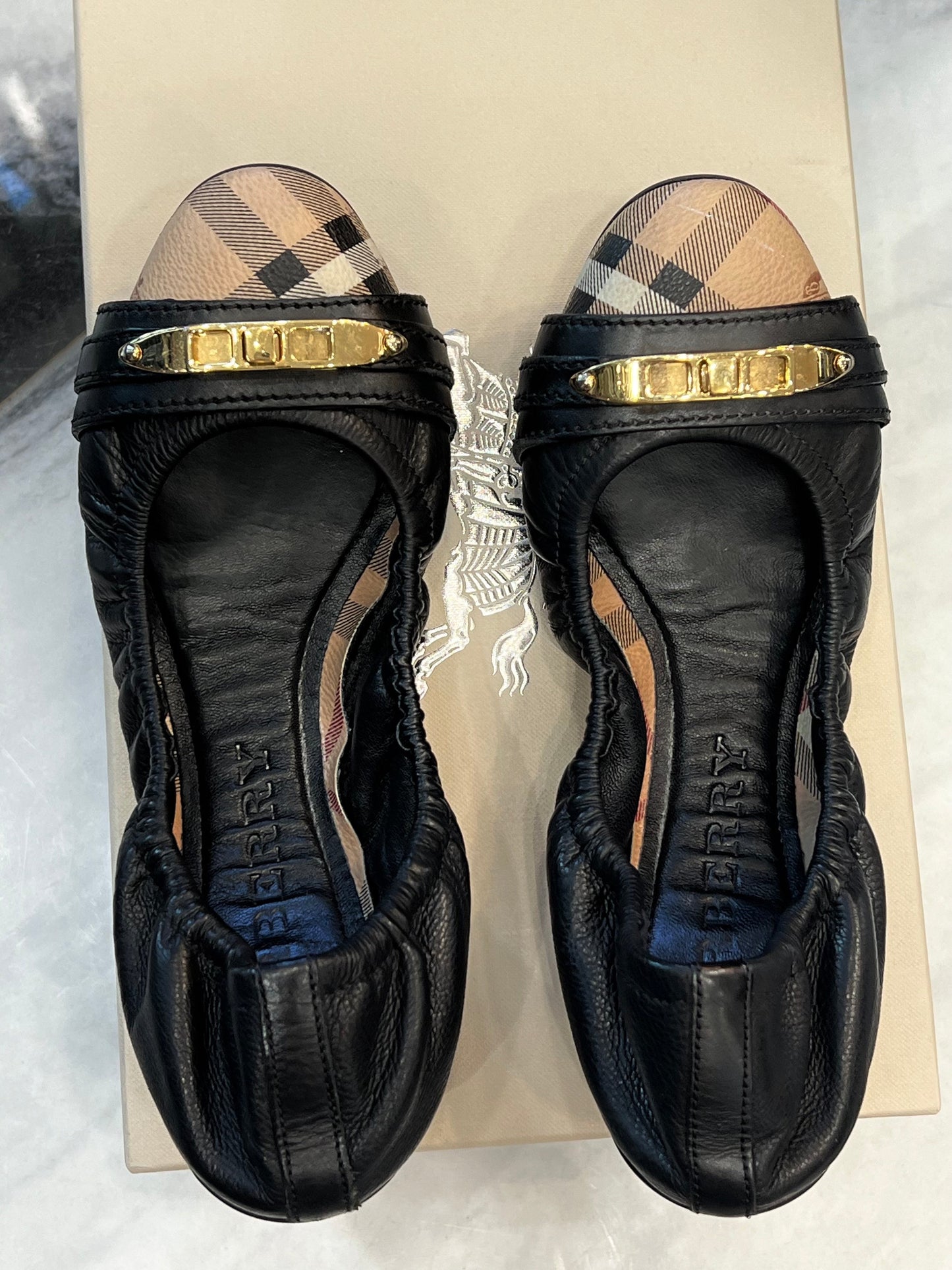 BURBERRY TWIST LOCK DRAYTON LEATHER BALLERINA FLATS