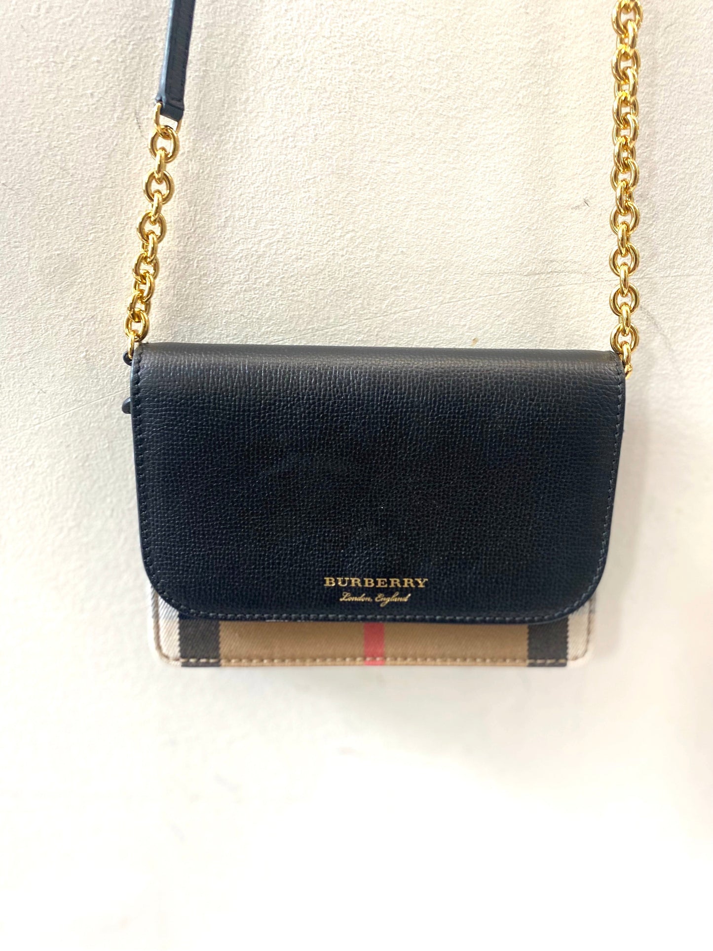 BURBERRY GRAINED CALFSKIN HOUSE CHECK HAMPSHIRE WALLET ON CHAIN