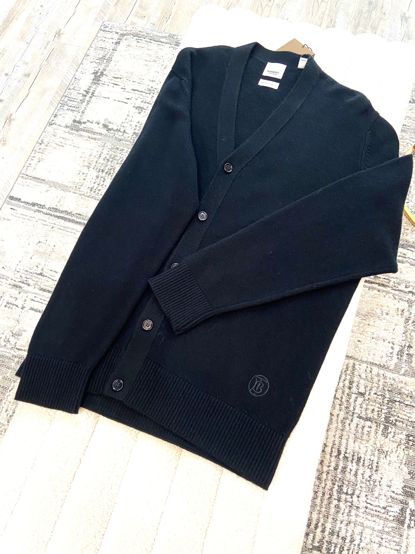 BURBERRY V NECK CARDIGAN