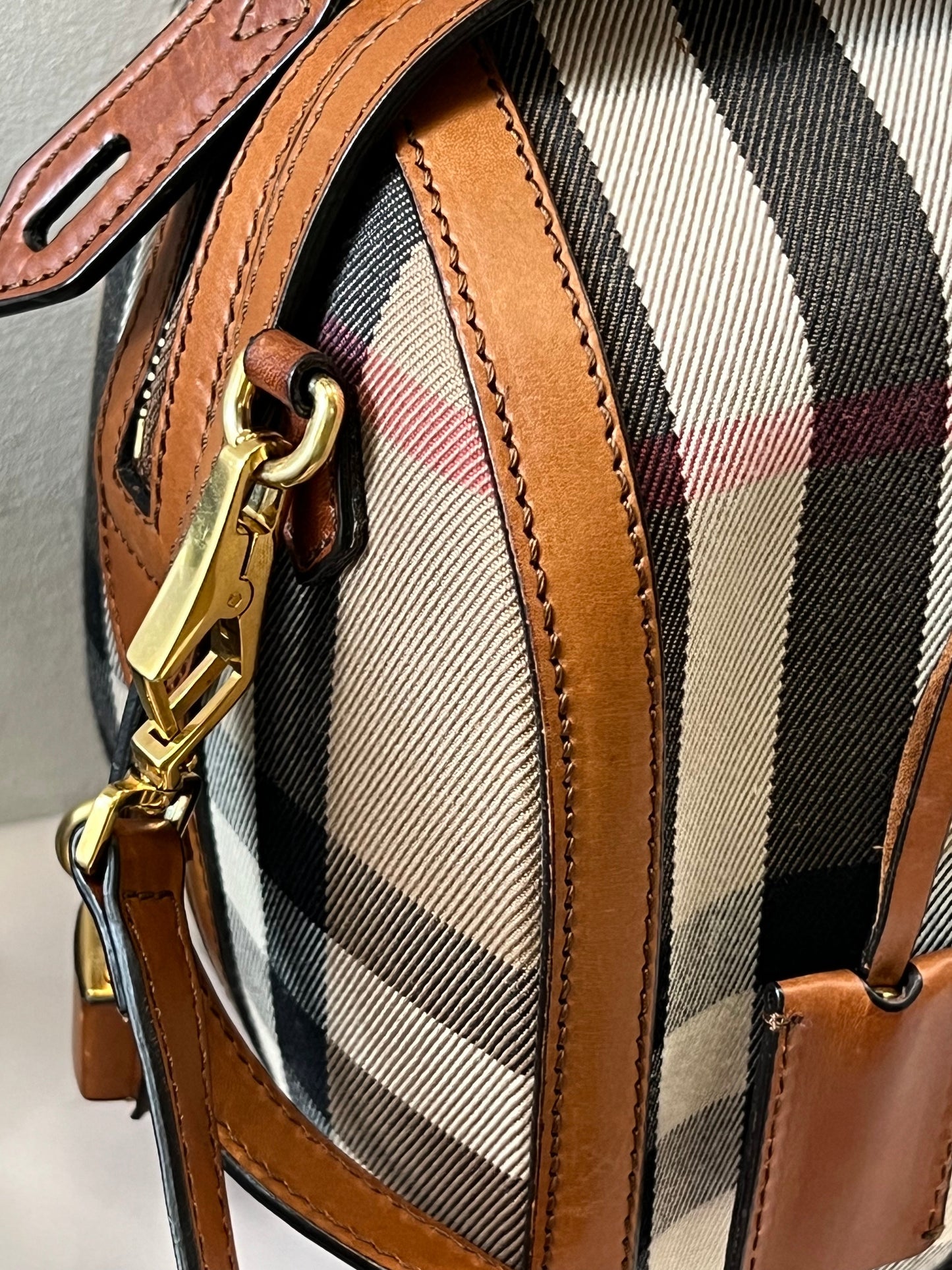 BURBERRY HOUSE CHECK ALCHESTER MEDIUM BOWLER BAG