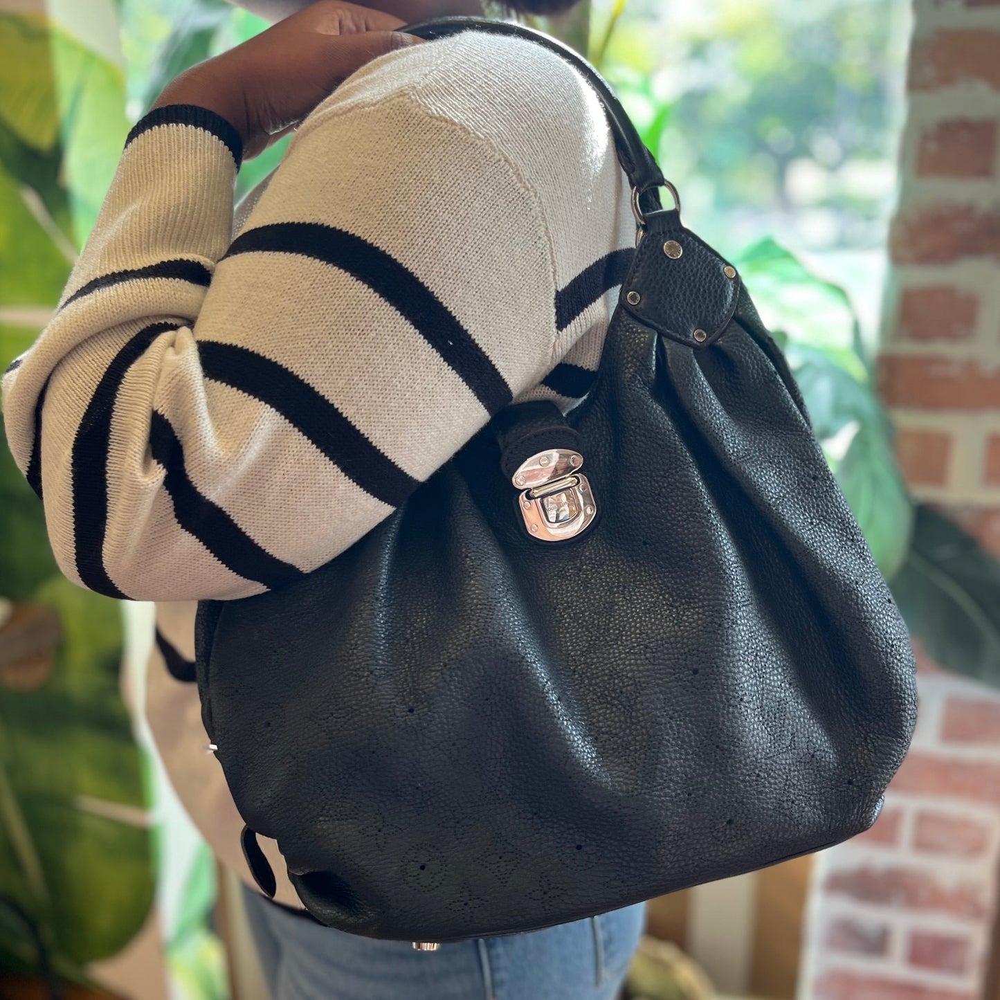 LOUIS VUITTON Mahina Leather Hobo Bag ADI1190