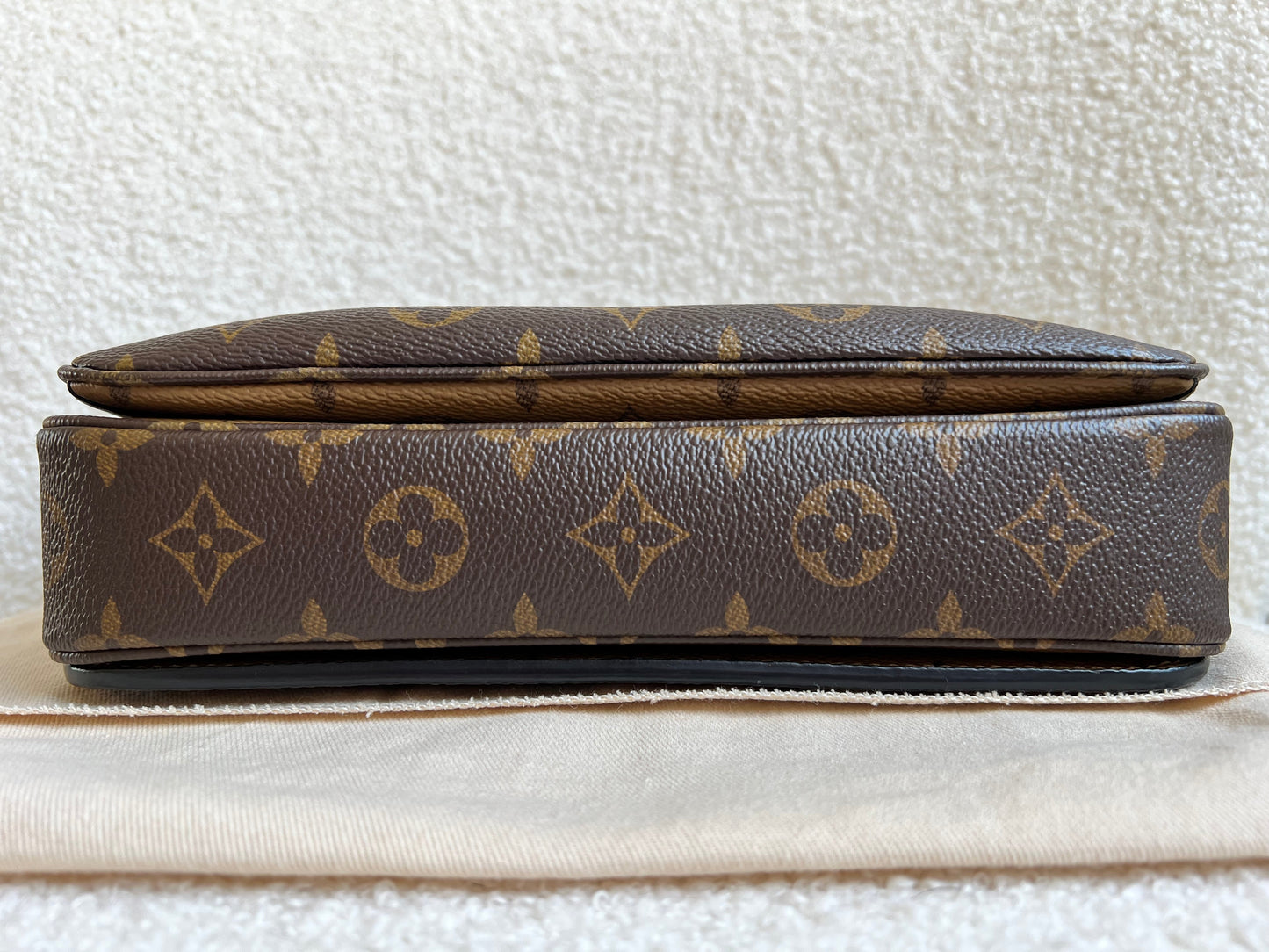 Louis Vuitton Pochette Metis Reverse Monogram (RRP £1,970)