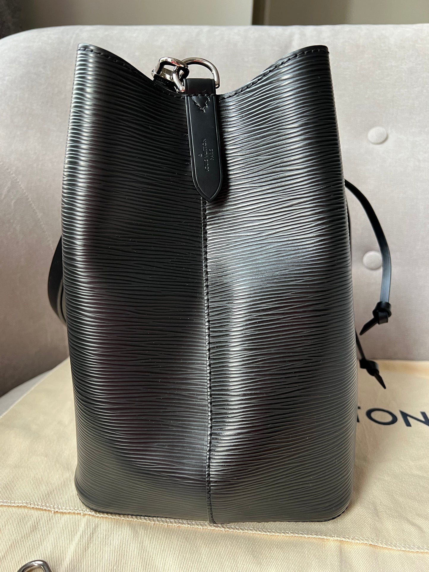 Louis Vuitton Neo Noe Bucket Bag Black Epi (RRP £1,930)