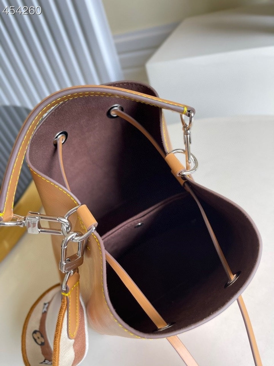 LV NeoNoe GLAMI Bucket Bag Honey Gold For Women,  Shoulder And Crossbody Bags 7.9in/20cm LV M57706