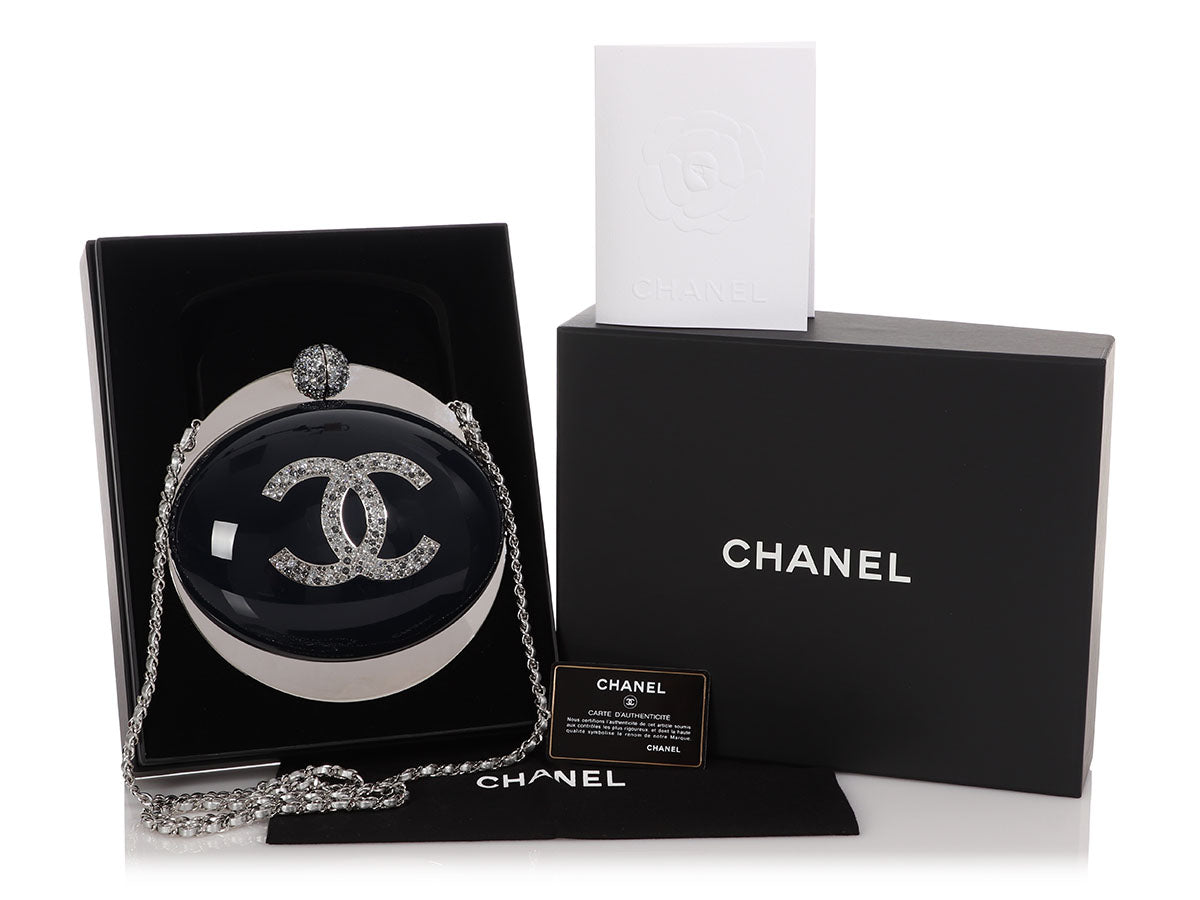 Chanel Navy Evening on the Moon MinaudiÃ¨re