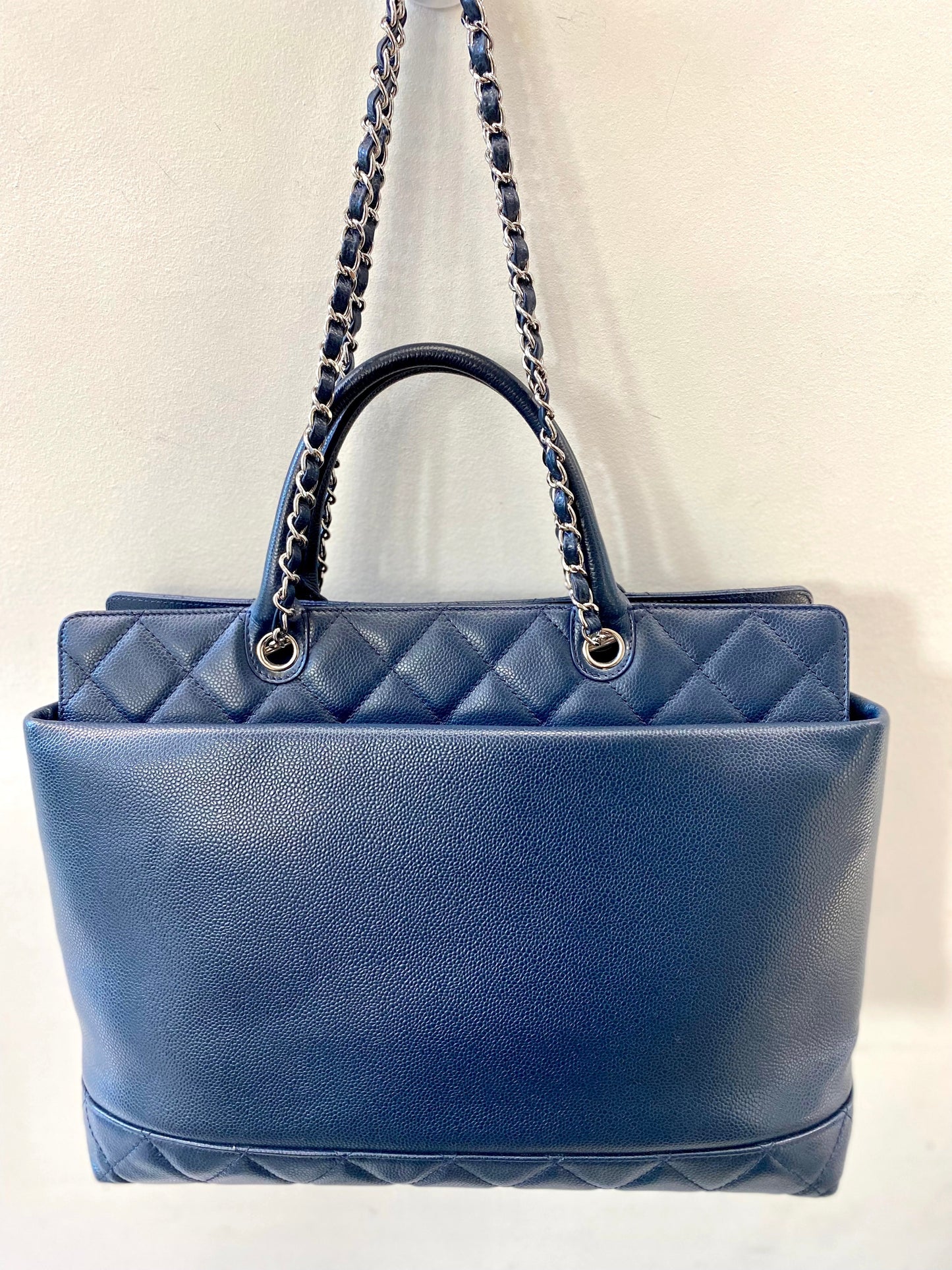 CHANEL CC SOFT CAVIAR LEATHER MEDIUM TOP HANDLE TOTE BAG