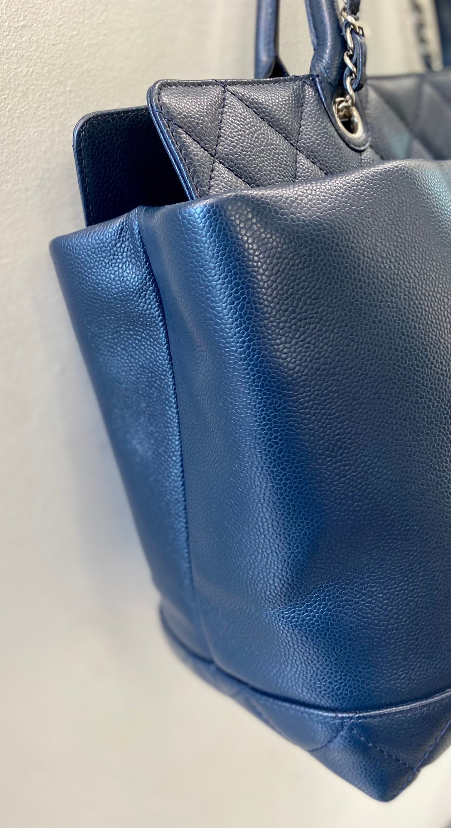 CHANEL CC SOFT CAVIAR LEATHER MEDIUM TOP HANDLE TOTE BAG