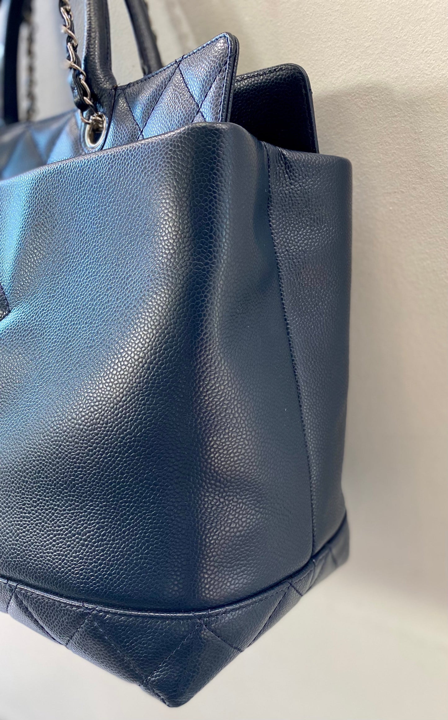 CHANEL CC SOFT CAVIAR LEATHER MEDIUM TOP HANDLE TOTE BAG