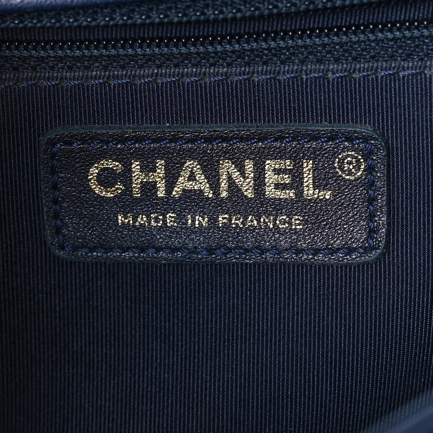 CHANEL QUILTED CALFSKIN NEW MEDIUM BOY FLAP BAG