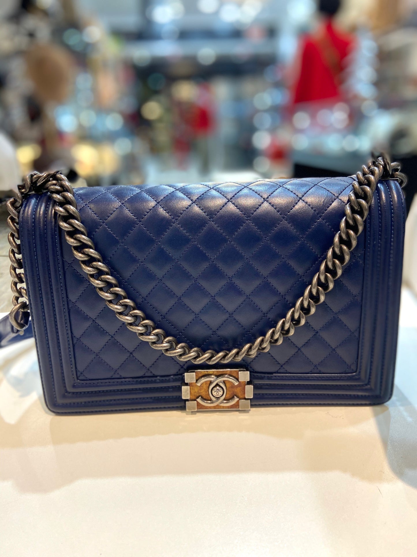 CHANEL QUILTED CALFSKIN NEW MEDIUM BOY FLAP BAG