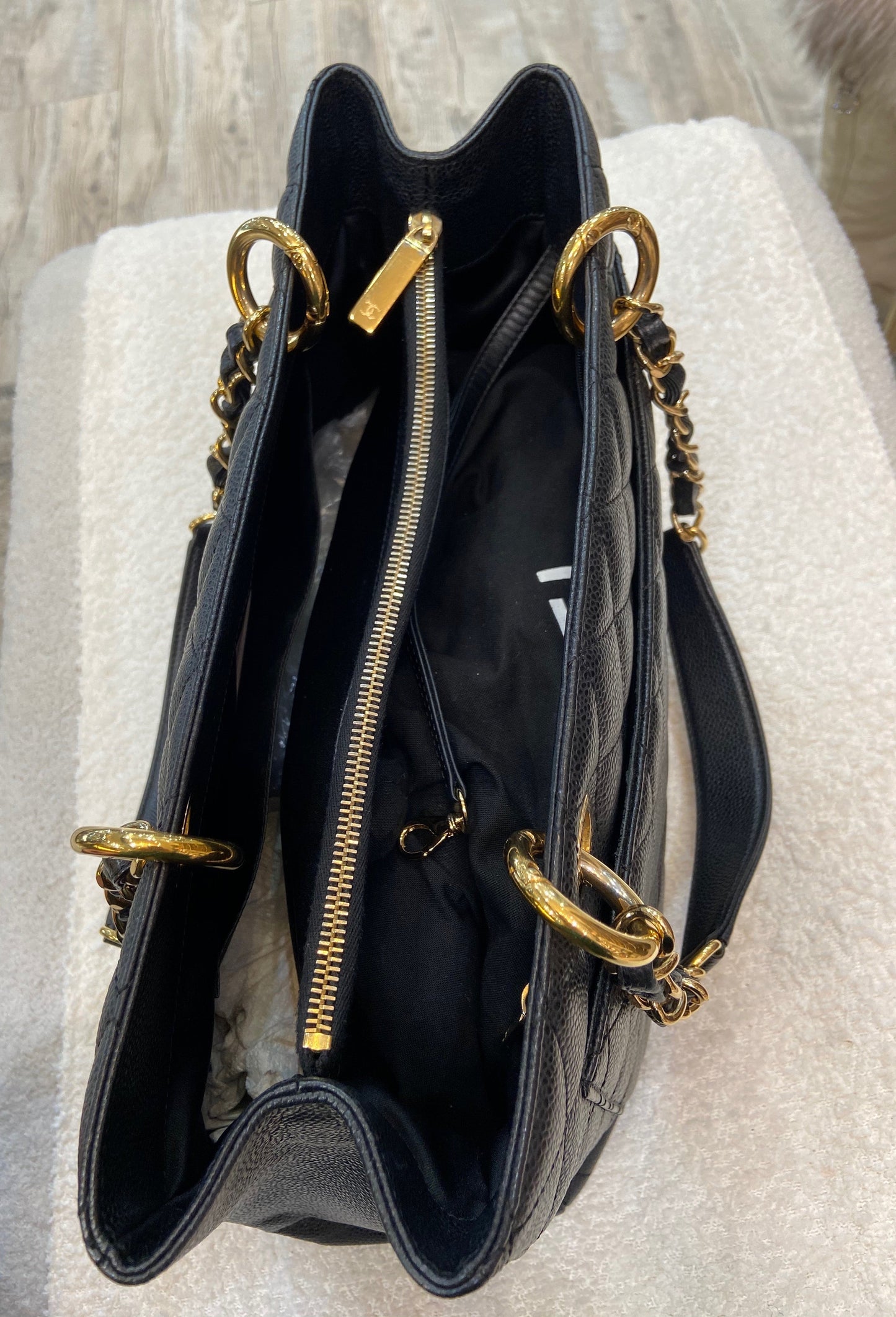 CHANEL CAVIAR QUILTED GRAND SHOPPING TOTE BAG