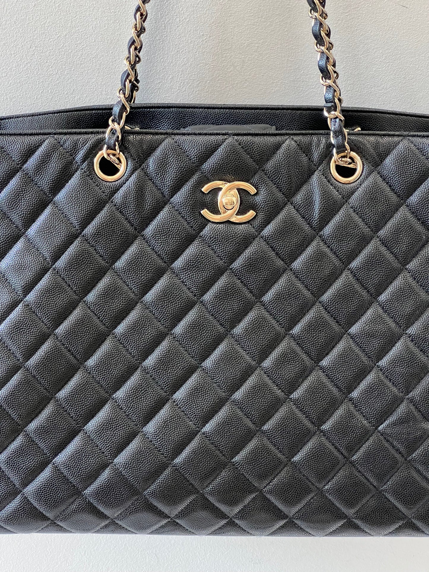 CHANEL CAVIAR QUILTED GRAND SHOPPING TOTE BAG-HS