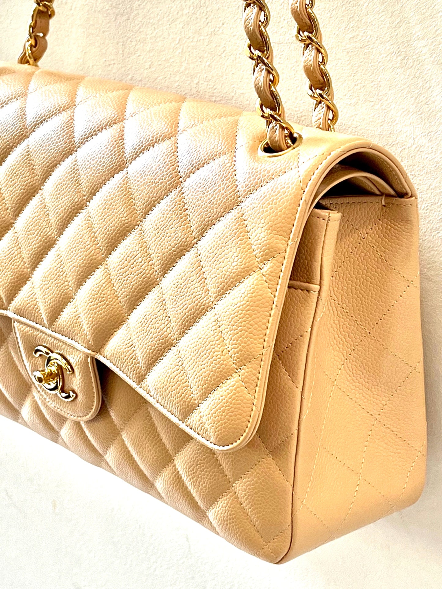 CHANEL CLASSIC CAVIAR QUILTED JUMBO DOUBLE FLAP BAG