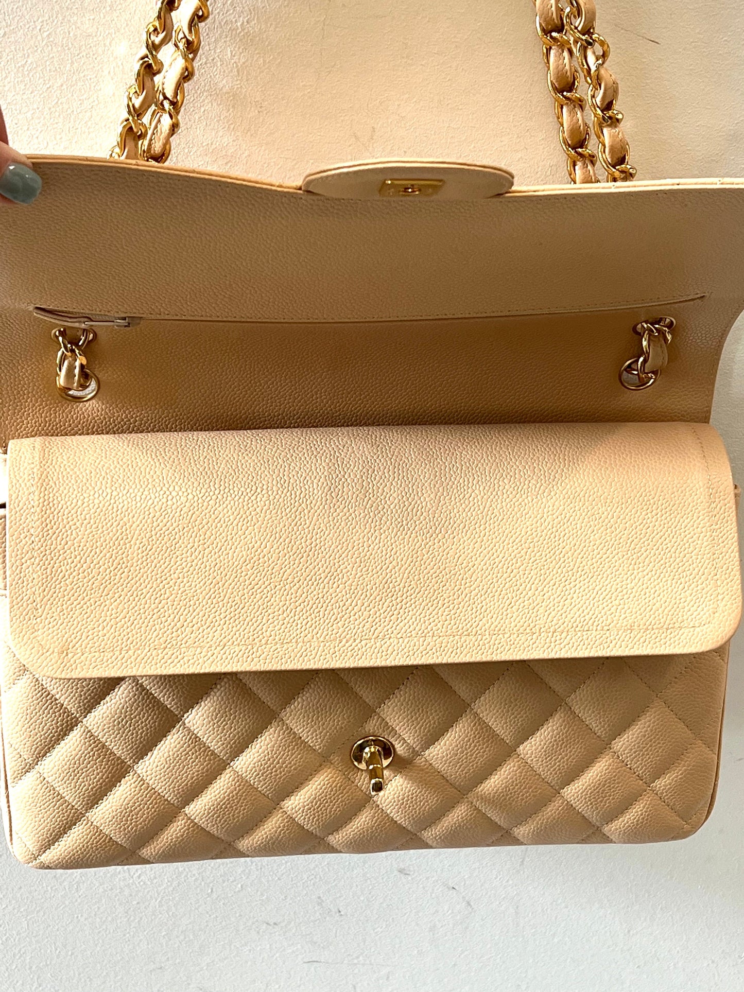 CHANEL CLASSIC CAVIAR QUILTED JUMBO DOUBLE FLAP BAG