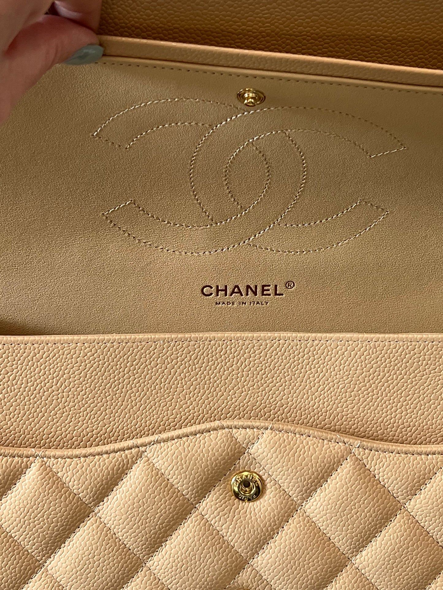 CHANEL CLASSIC CAVIAR QUILTED JUMBO DOUBLE FLAP BAG