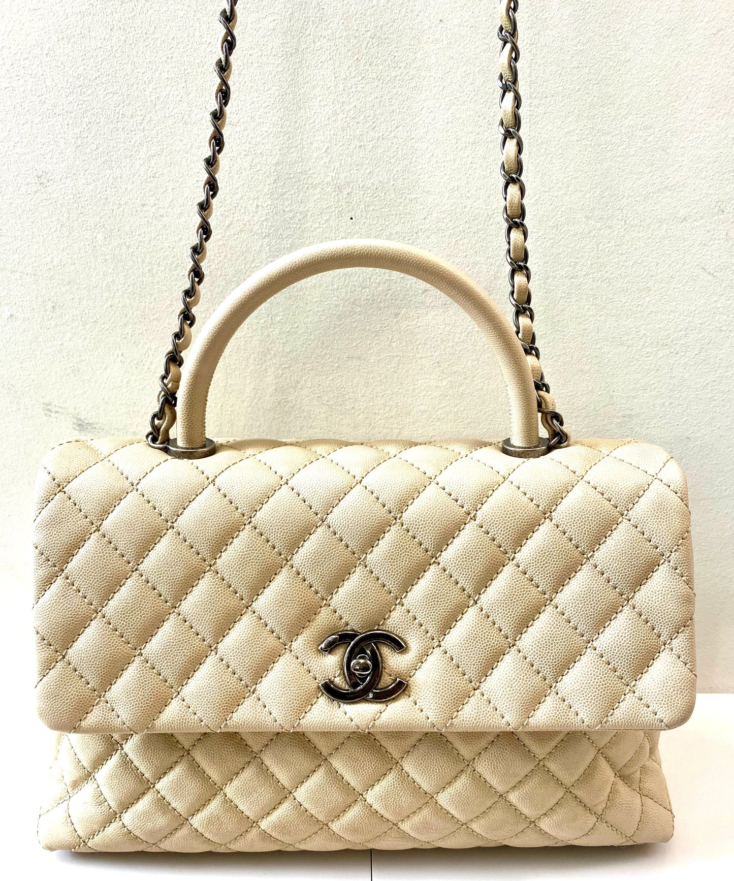 CHANEL CAVIAR QUILTED MEDIUM COCO HANDLE FLAP BAG