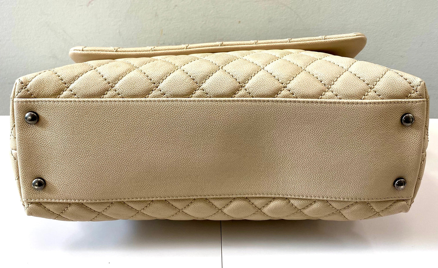 CHANEL CAVIAR QUILTED MEDIUM COCO HANDLE FLAP BAG
