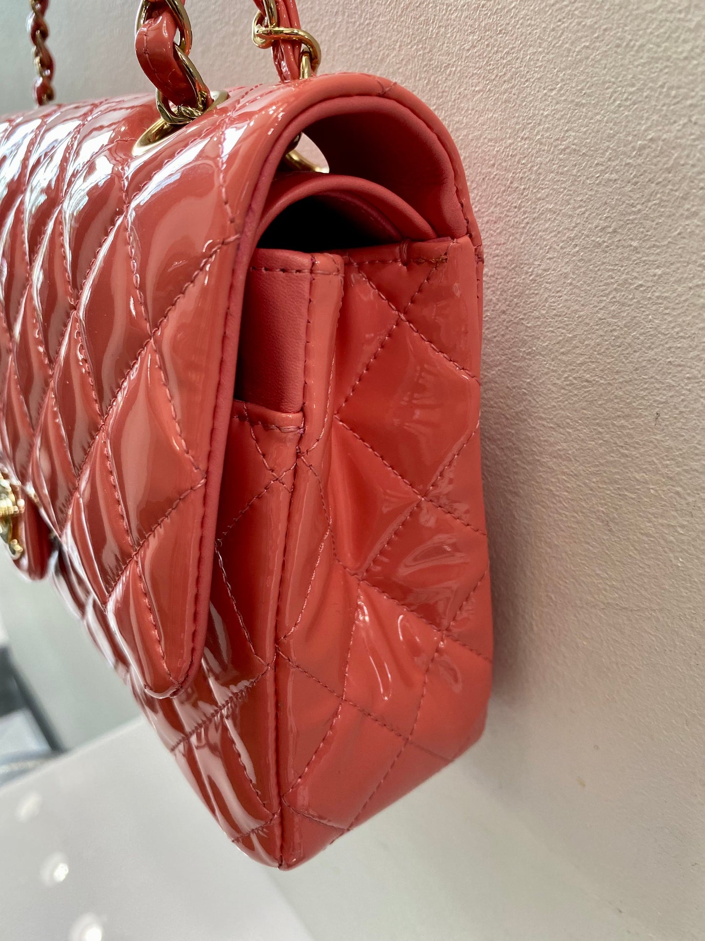 CHANEL CLASSIC MEDIUM DOUBLE FLAP SHOULDER BAG