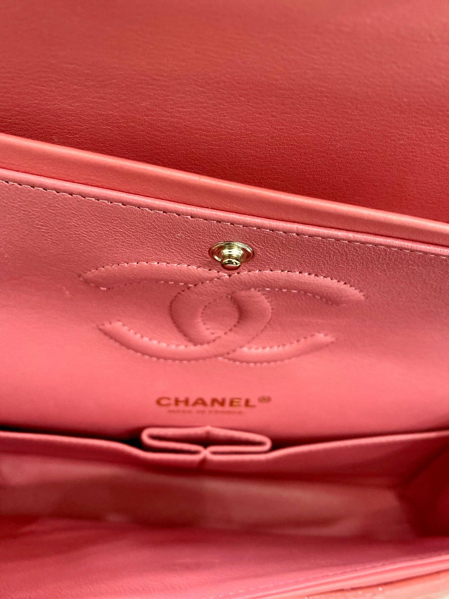 CHANEL CLASSIC MEDIUM DOUBLE FLAP SHOULDER BAG