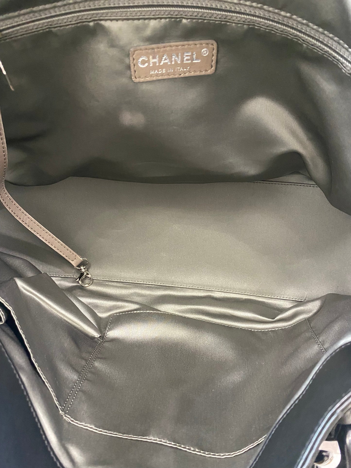 CHANEL GLAZED CALFSKIN LEATHER EAST WEST MODERN CHAIN TOTE