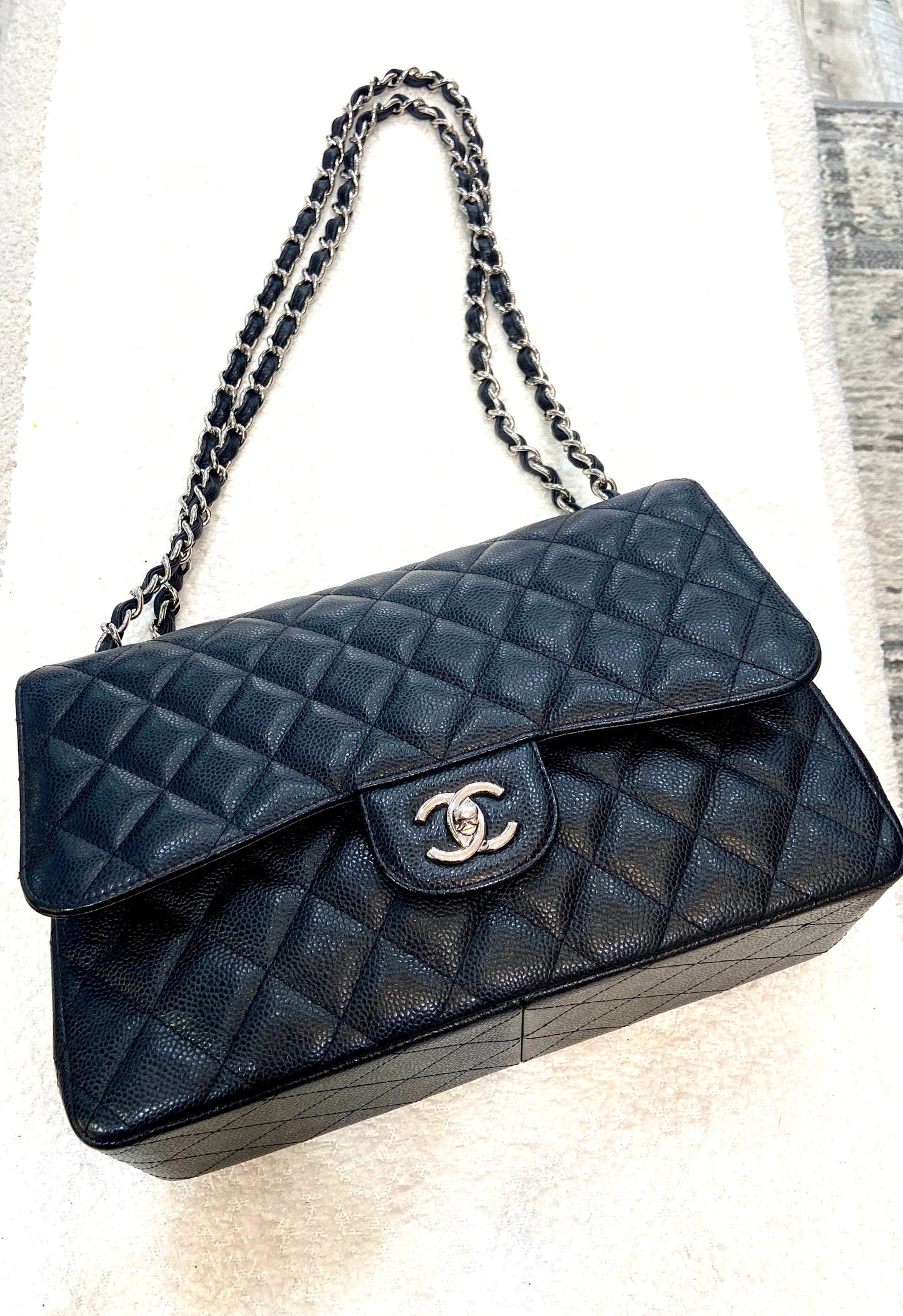 CHANEL CAVIAR QUILTED JUMBO DOUBLE FLAP CLASSIC SHOULDER BAG
