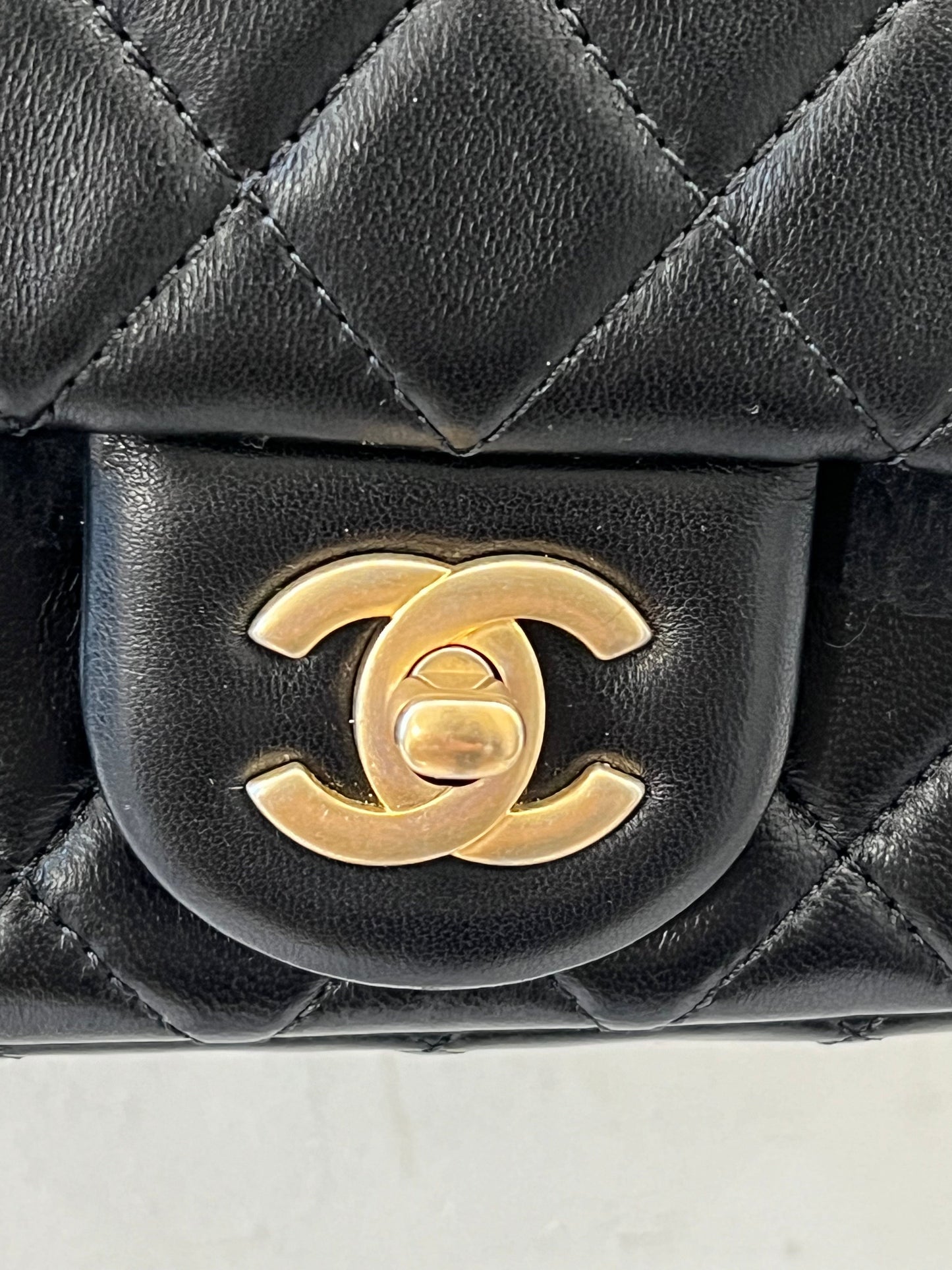 CHANEL QUILTED LAMBSKIN PEARL CRUSH CLUTCH WITH CHAIN