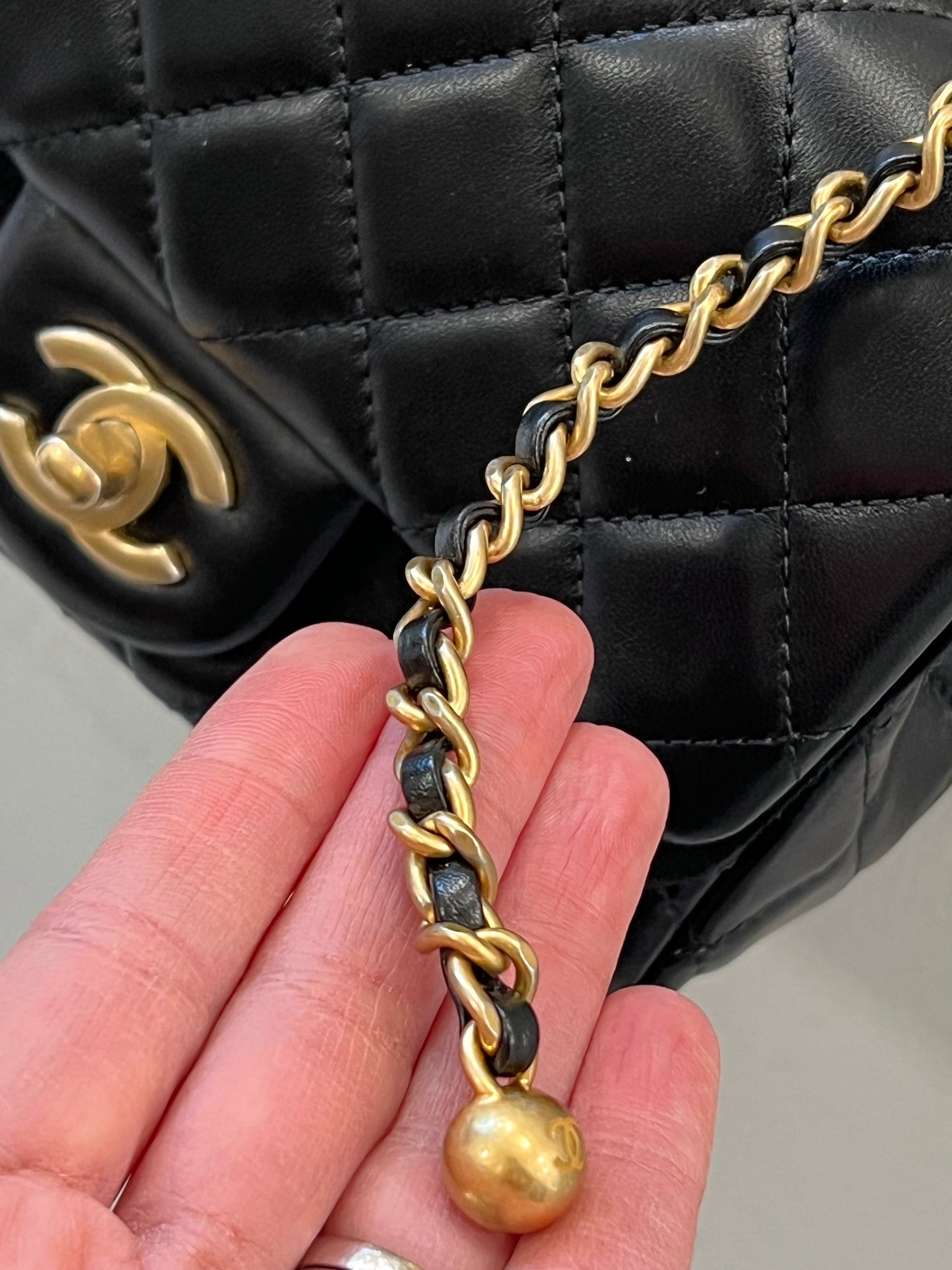CHANEL QUILTED LAMBSKIN PEARL CRUSH CLUTCH WITH CHAIN