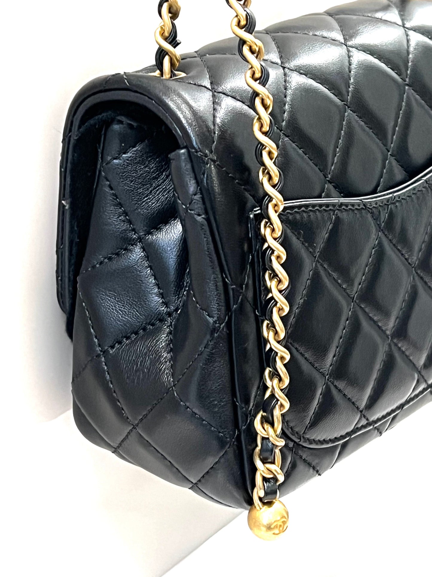 CHANEL QUILTED LAMBSKIN PEARL CRUSH CLUTCH WITH CHAIN