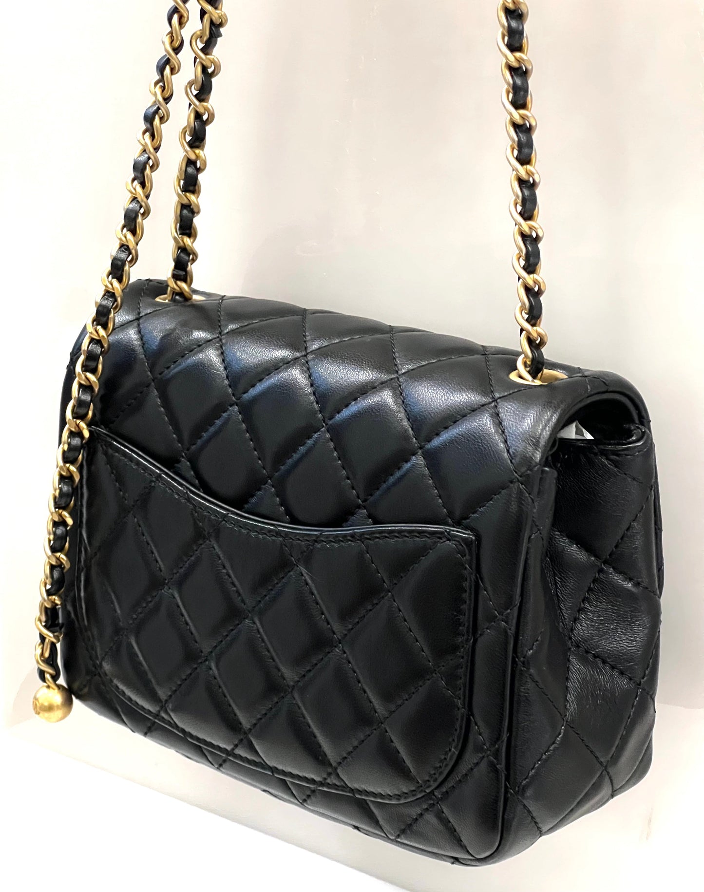 CHANEL QUILTED LAMBSKIN PEARL CRUSH CLUTCH WITH CHAIN